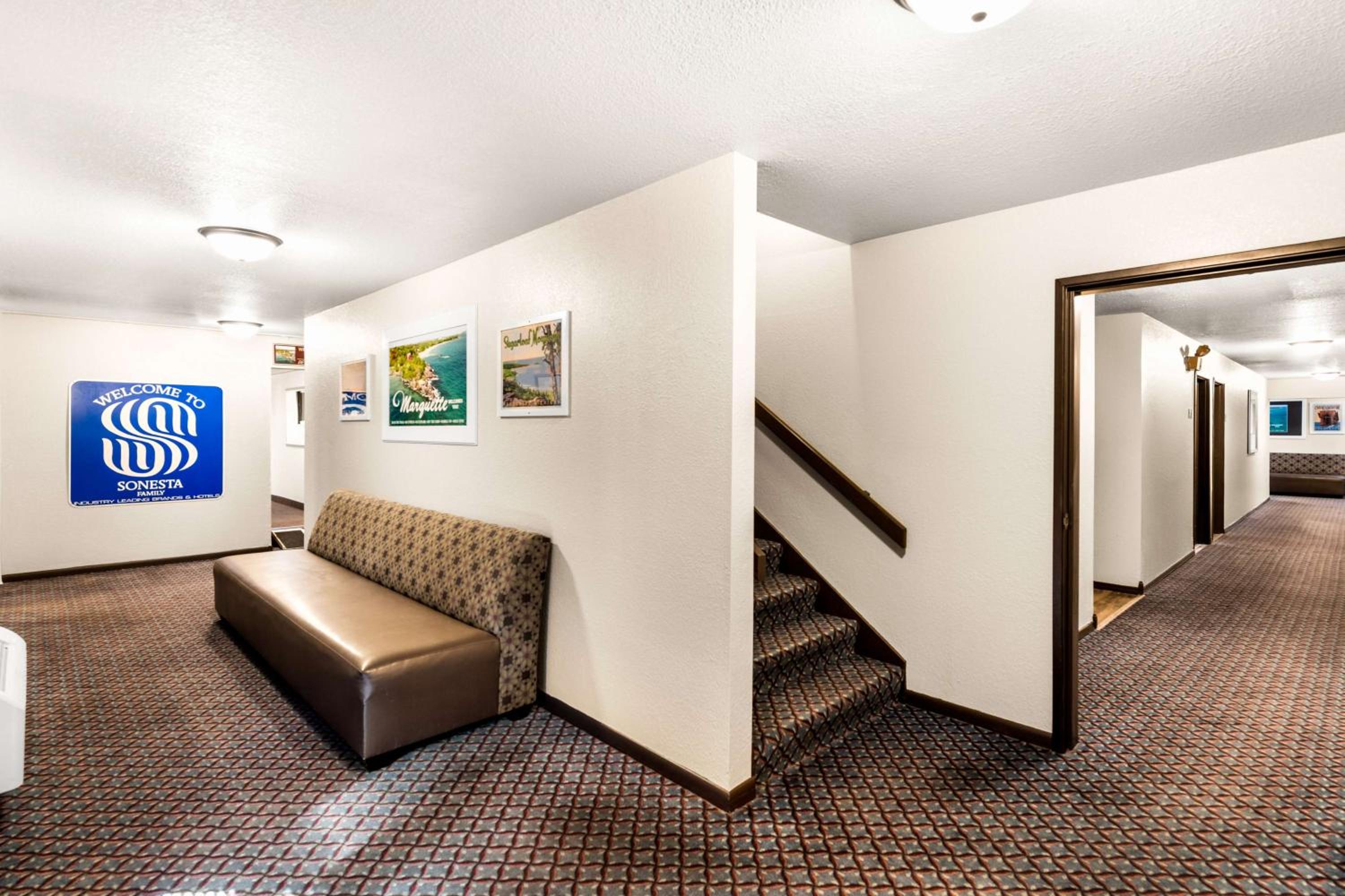 Marquette Vacations - Americas Best Value Inn Marquette - Property Image 28