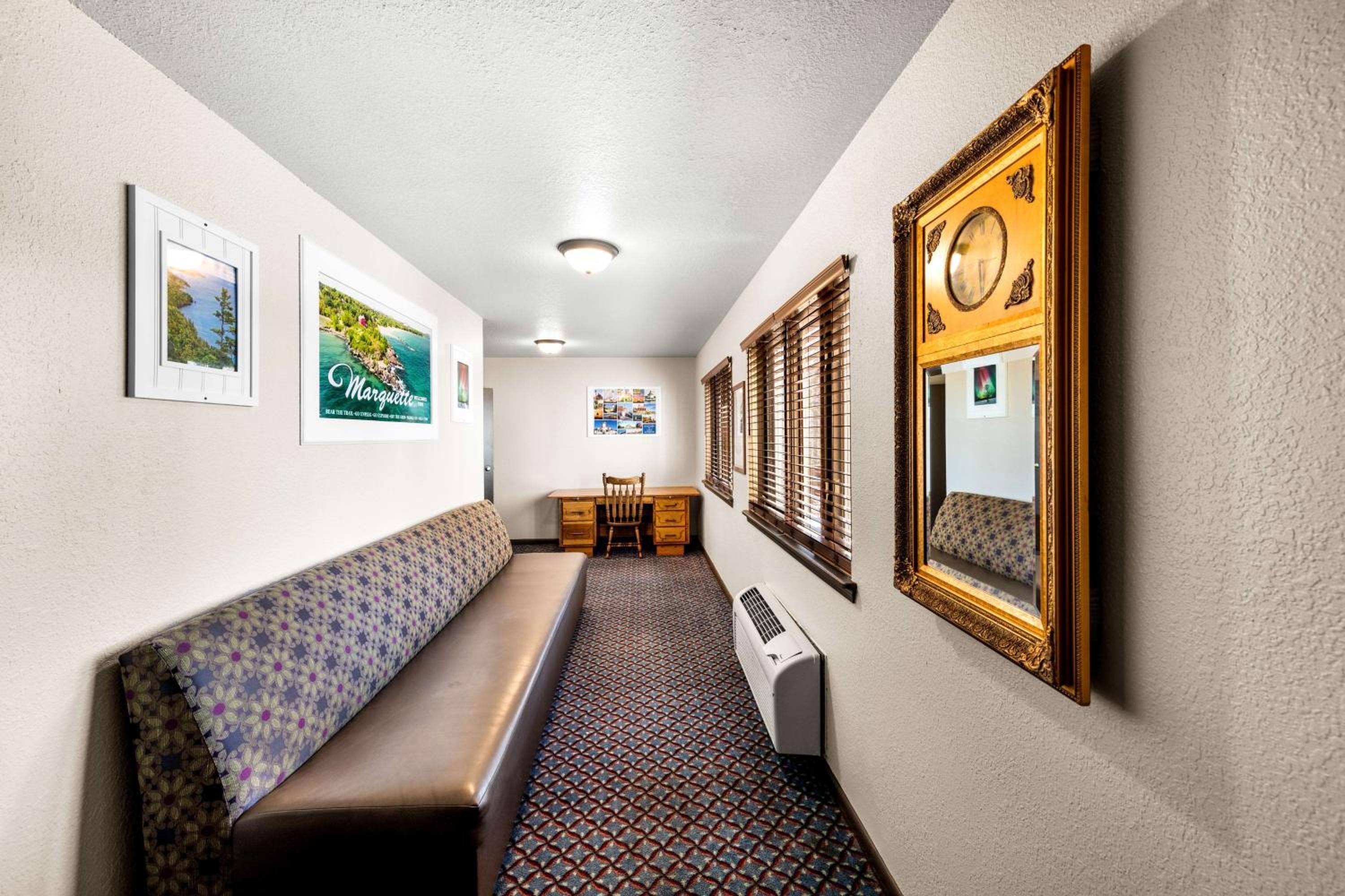 Marquette Vacations - Americas Best Value Inn Marquette - Property Image 33
