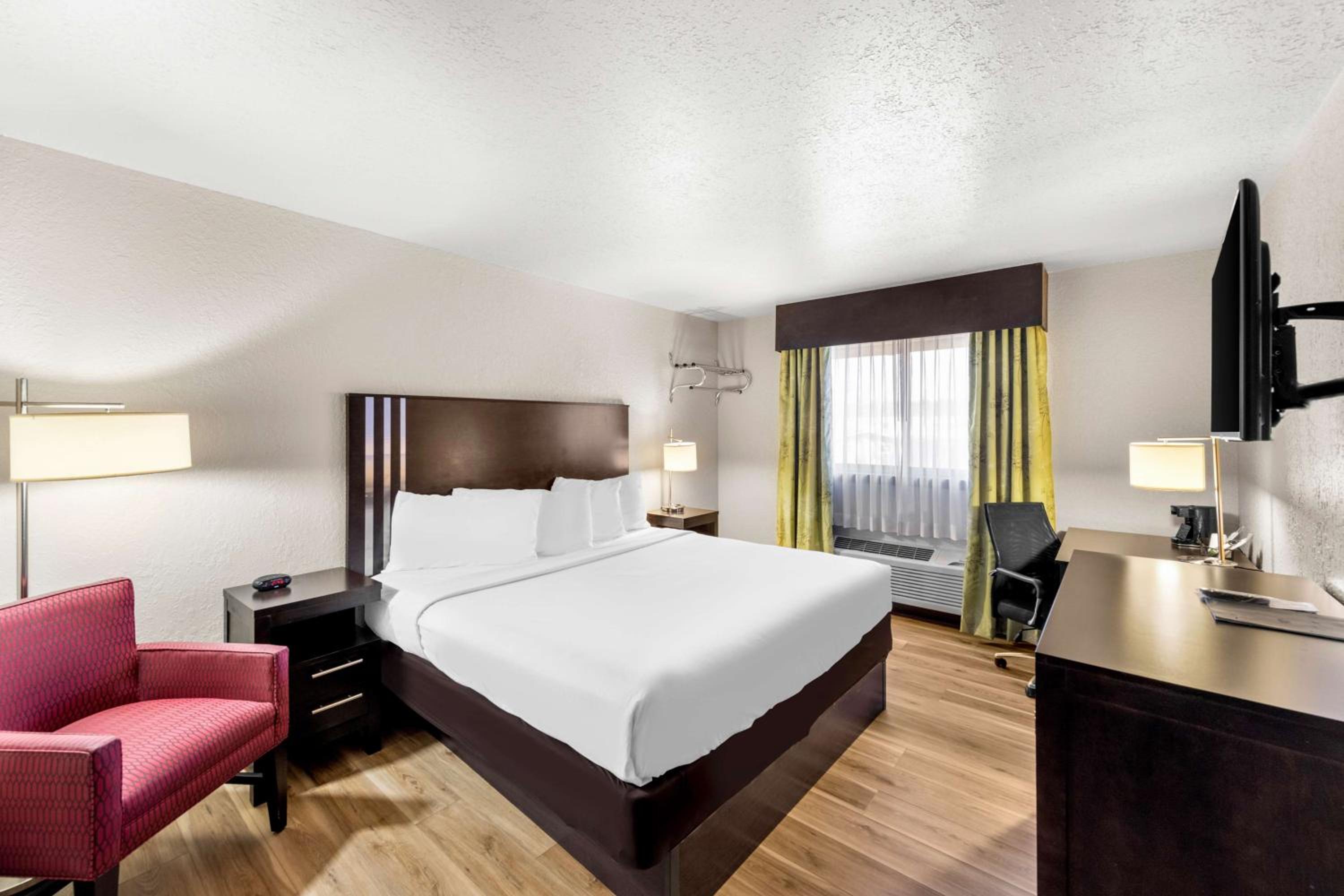 Marquette Vacations - Americas Best Value Inn Marquette - Property Image 32