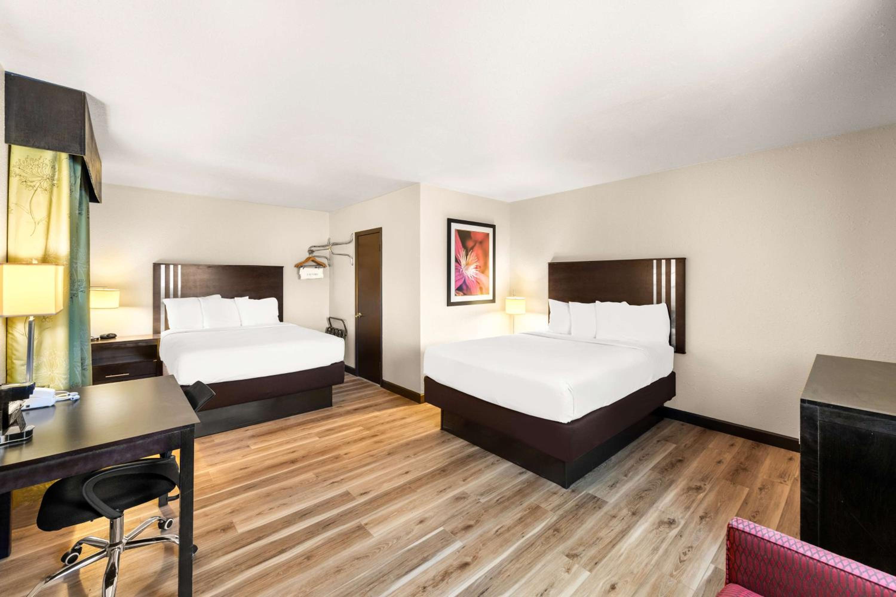 Marquette Vacations - Americas Best Value Inn Marquette - Property Image 25