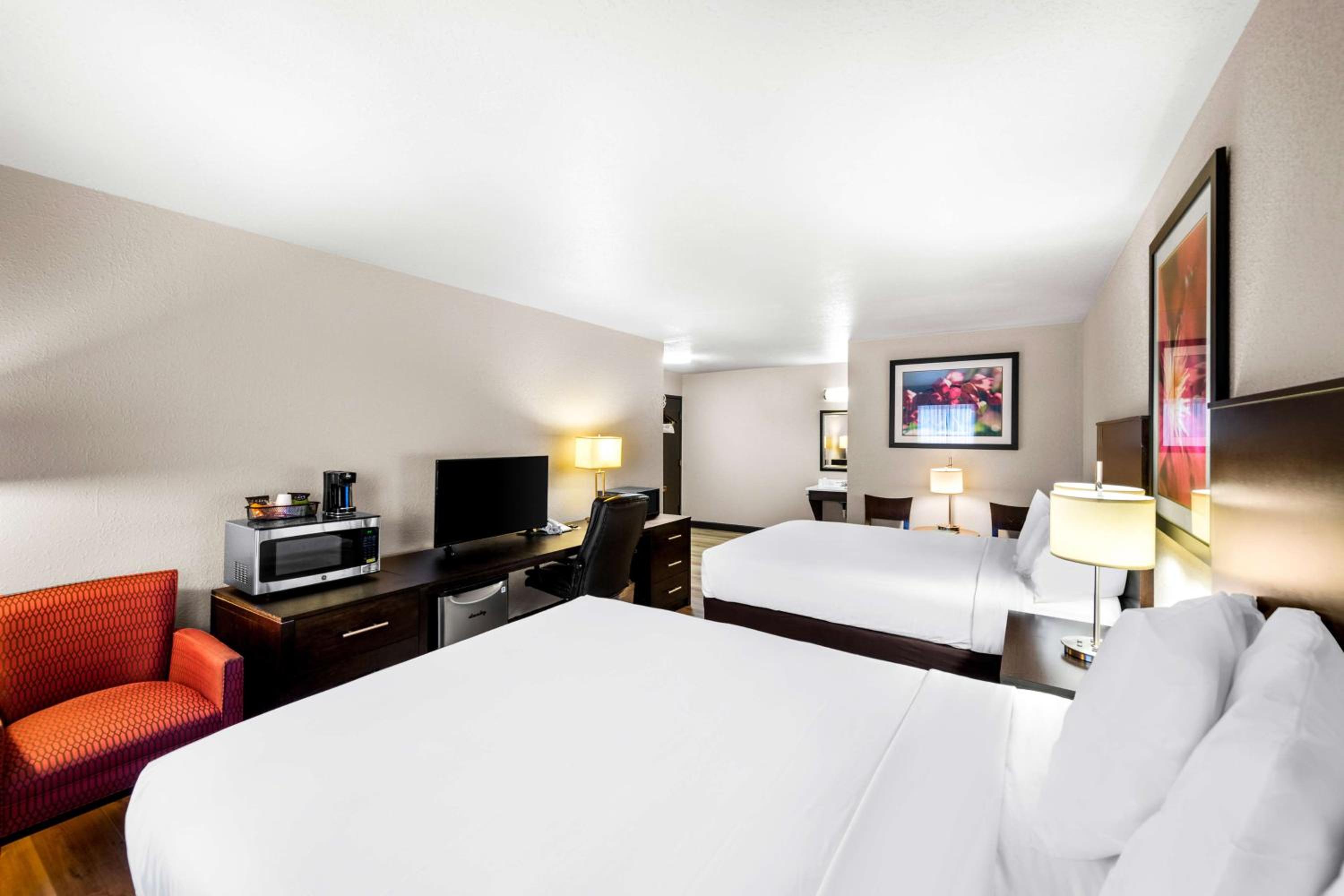 Marquette Vacations - Americas Best Value Inn Marquette - Property Image 38