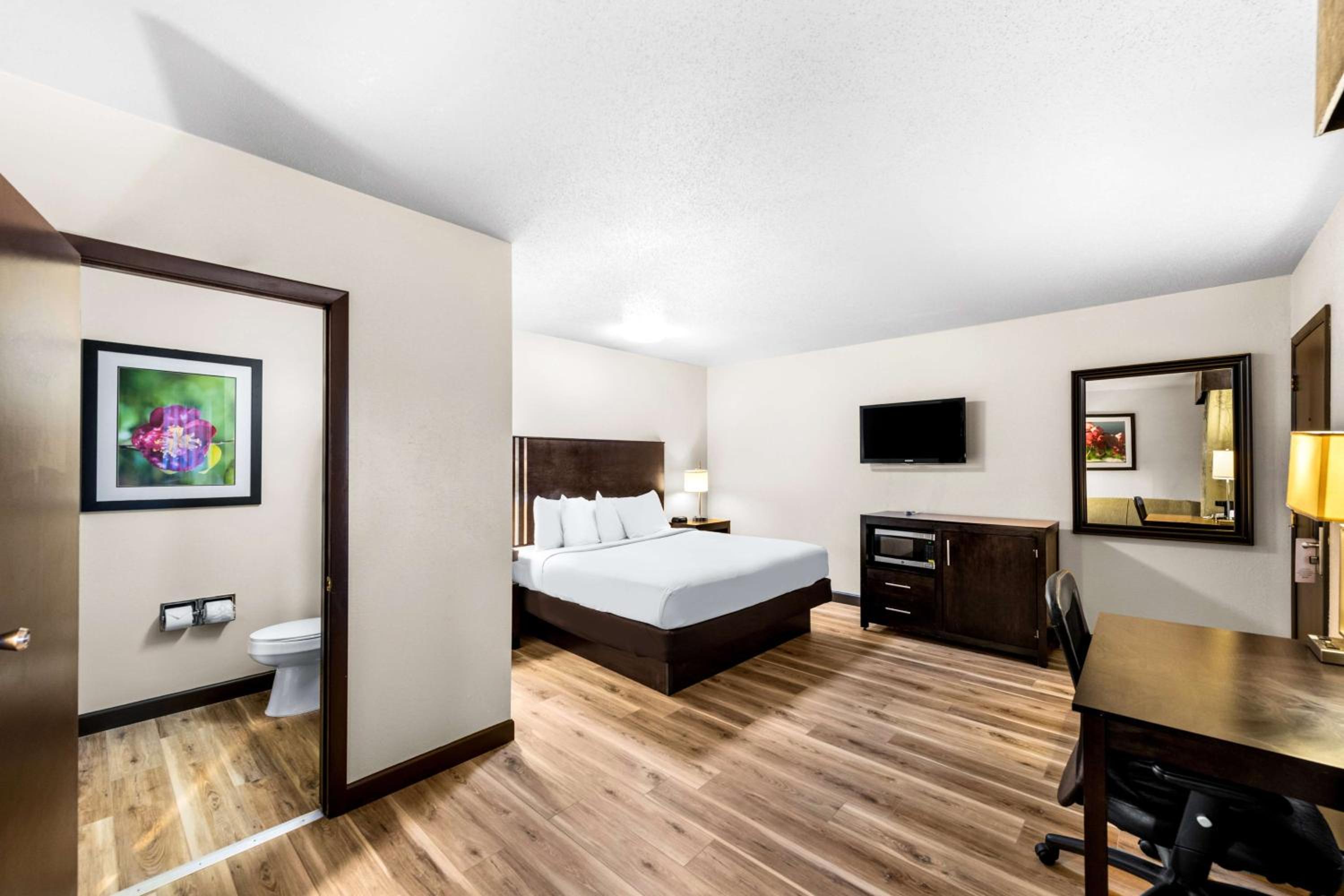 Marquette Vacations - Americas Best Value Inn Marquette - Property Image 43