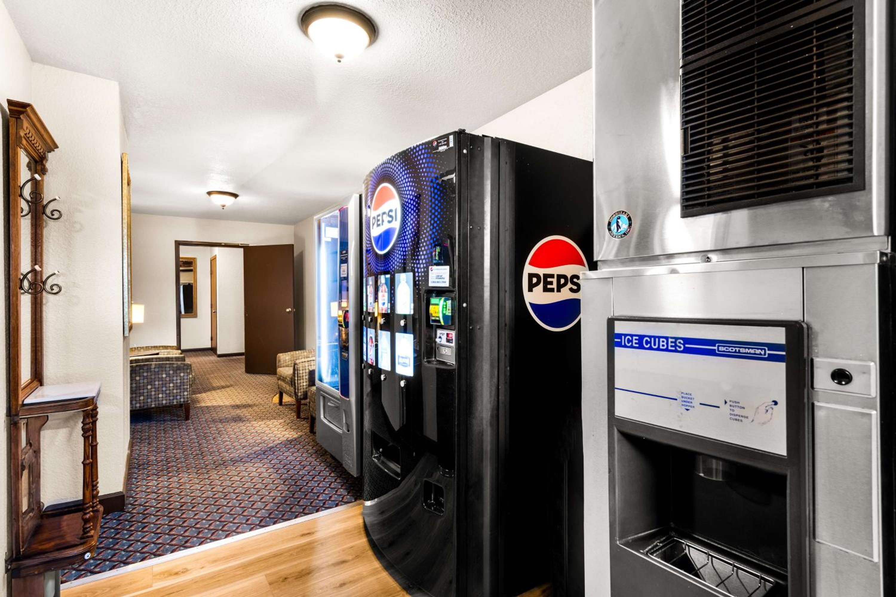 Marquette Vacations - Americas Best Value Inn Marquette - Property Image 14