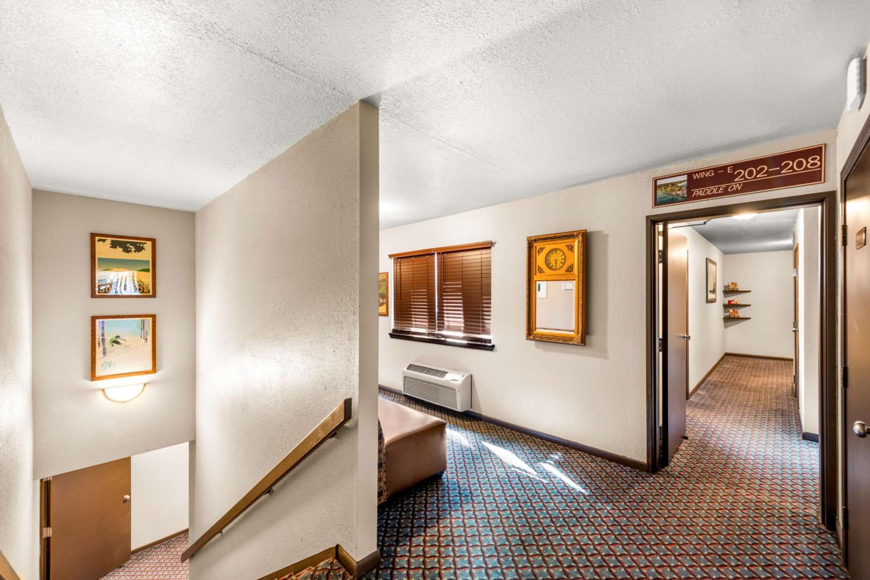 Marquette Vacations - Americas Best Value Inn Marquette - Property Image 1