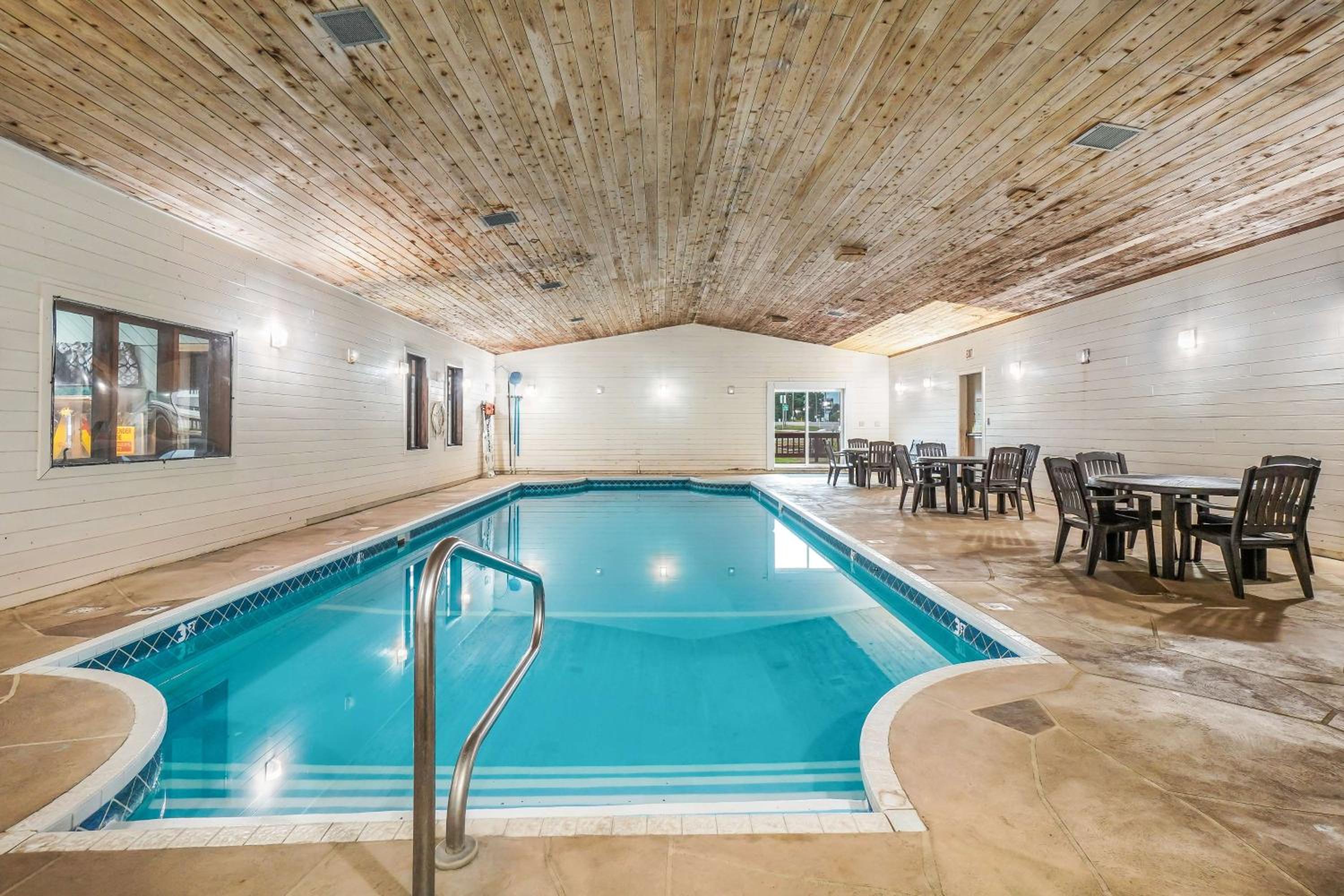 Marquette Vacations - Americas Best Value Inn Marquette - Property Image 15