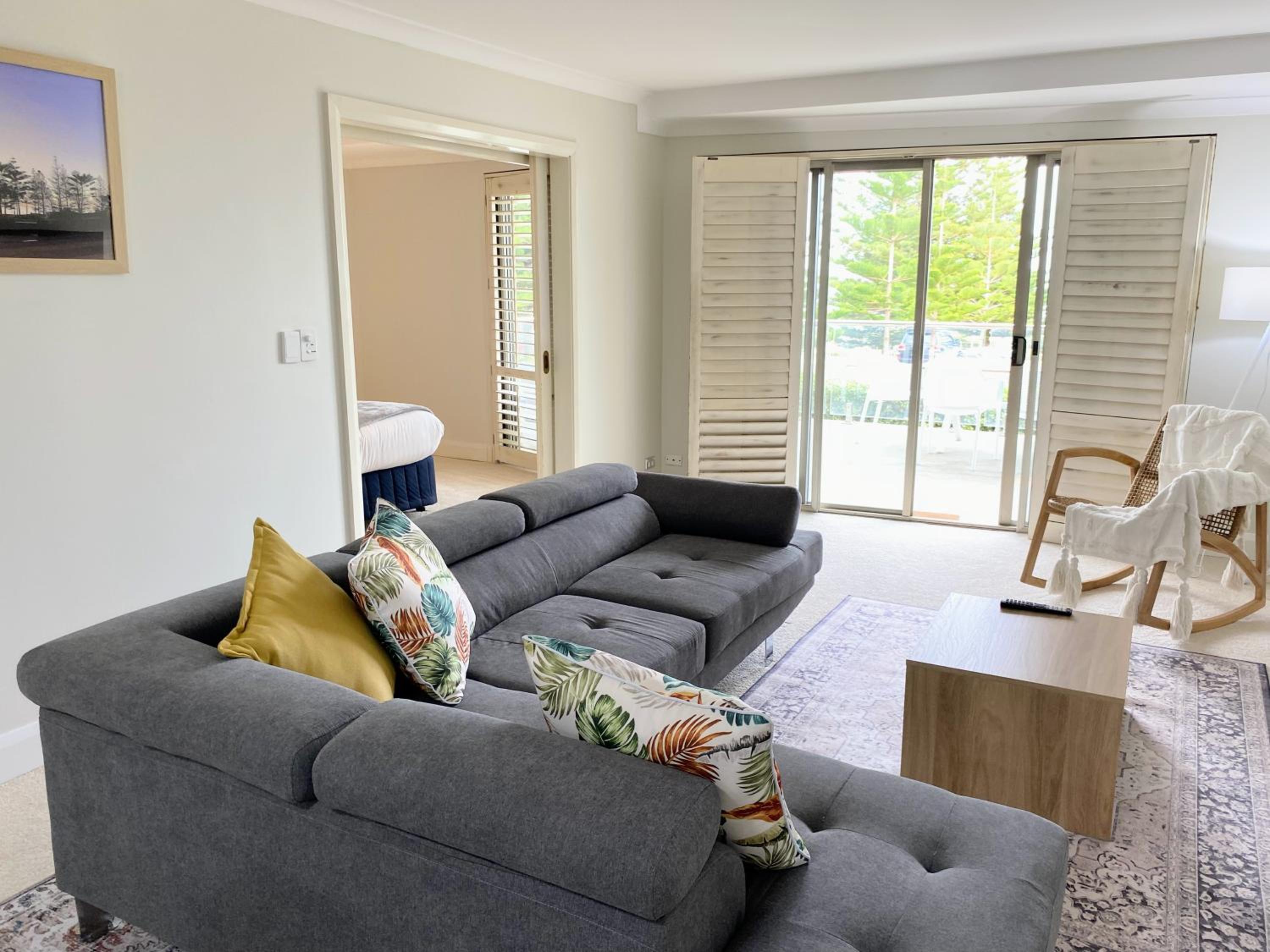 Sunset Shores Scarborough King Bed Beachfront