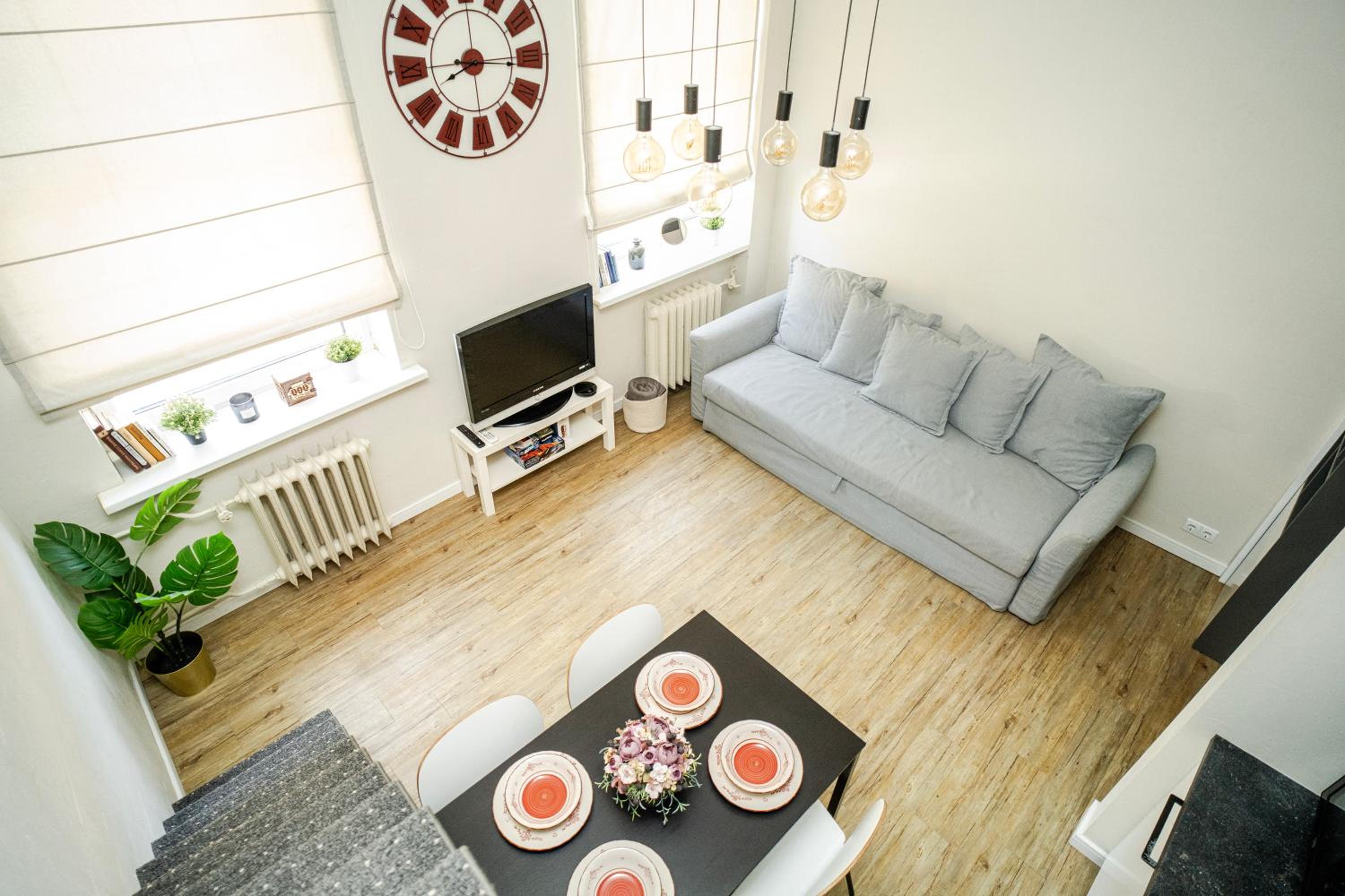 Cozy Loft next to Main Station view 2