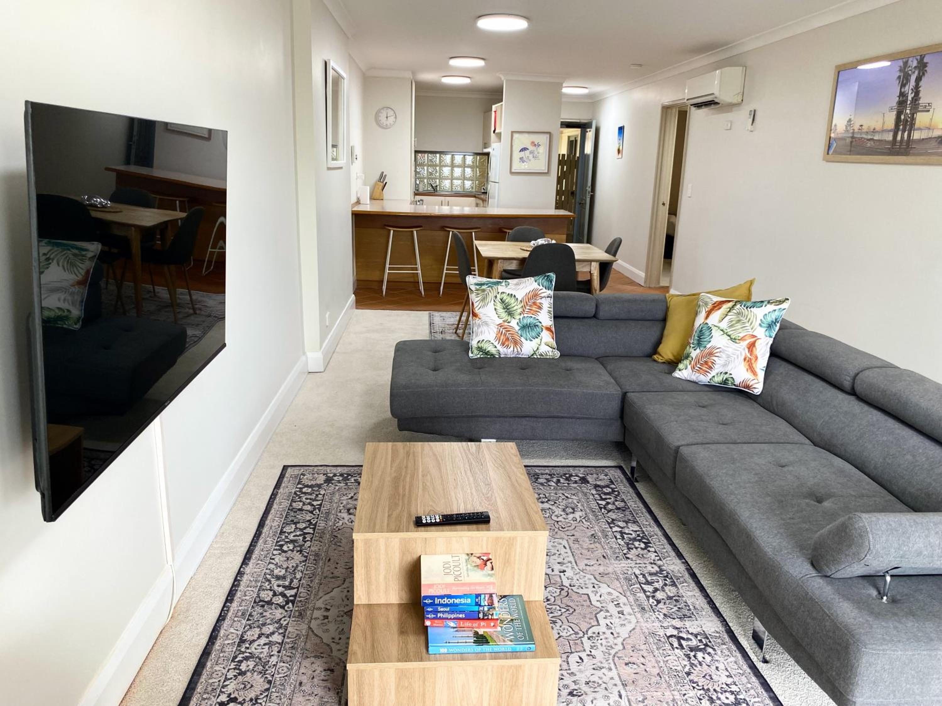 Sunset Shores Scarborough King Bed Beachfront