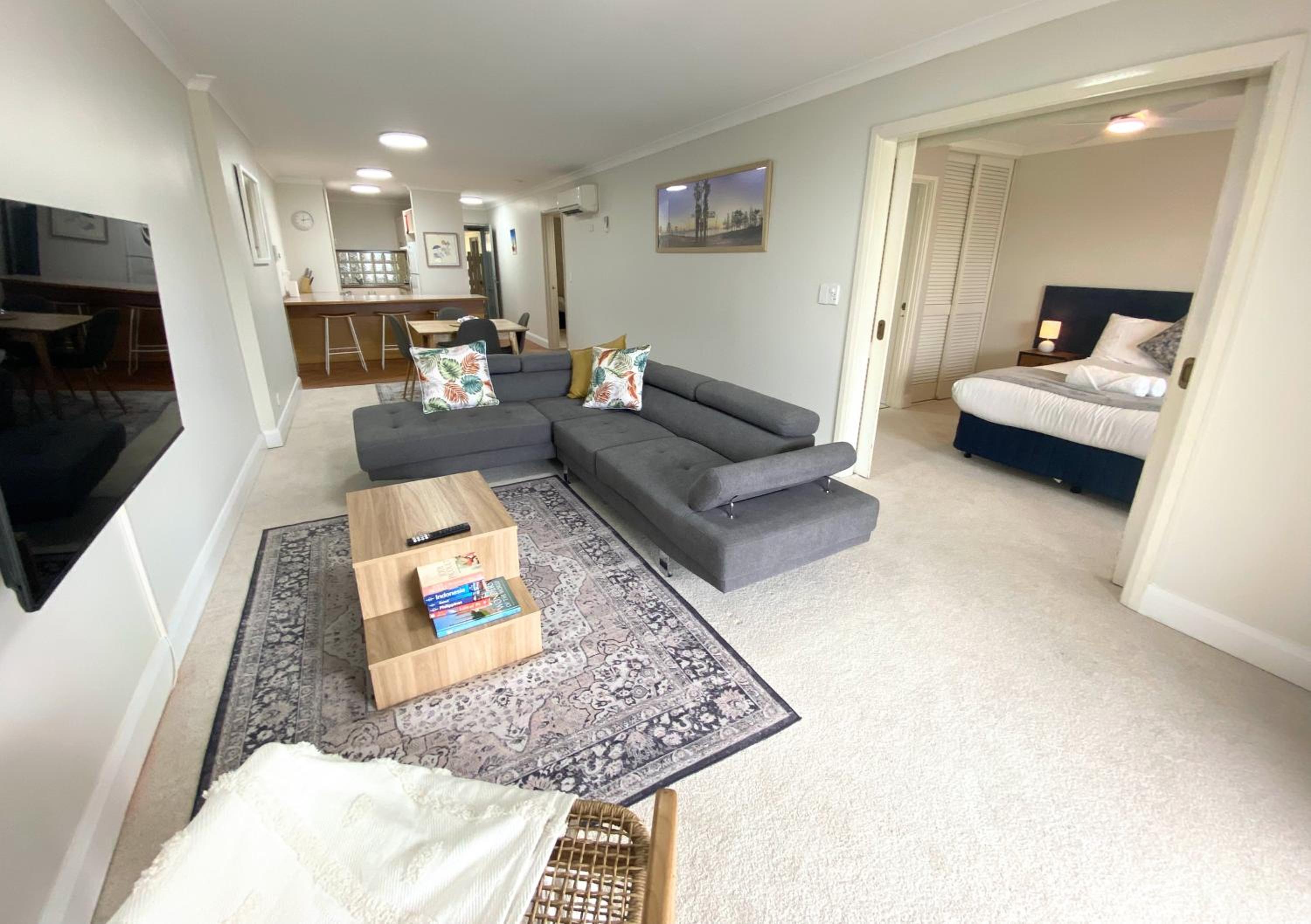 Sunset Shores Scarborough King Bed Beachfront
