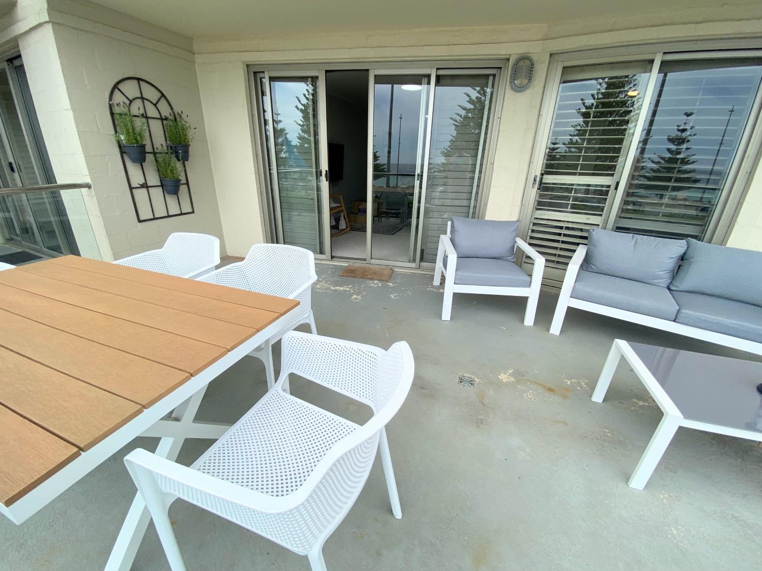 Sunset Shores Scarborough King Bed Beachfront