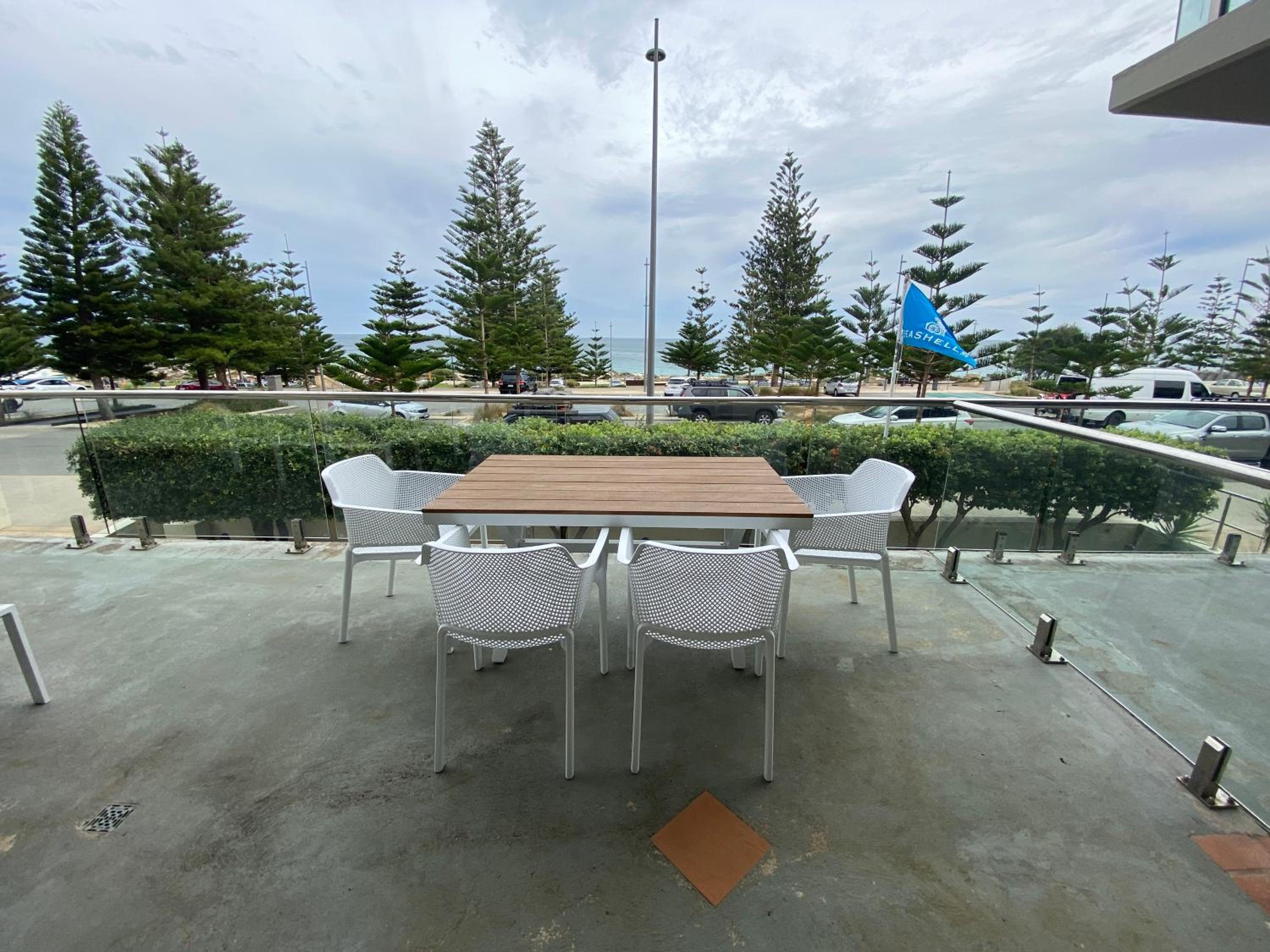 Sunset Shores Scarborough King Bed Beachfront