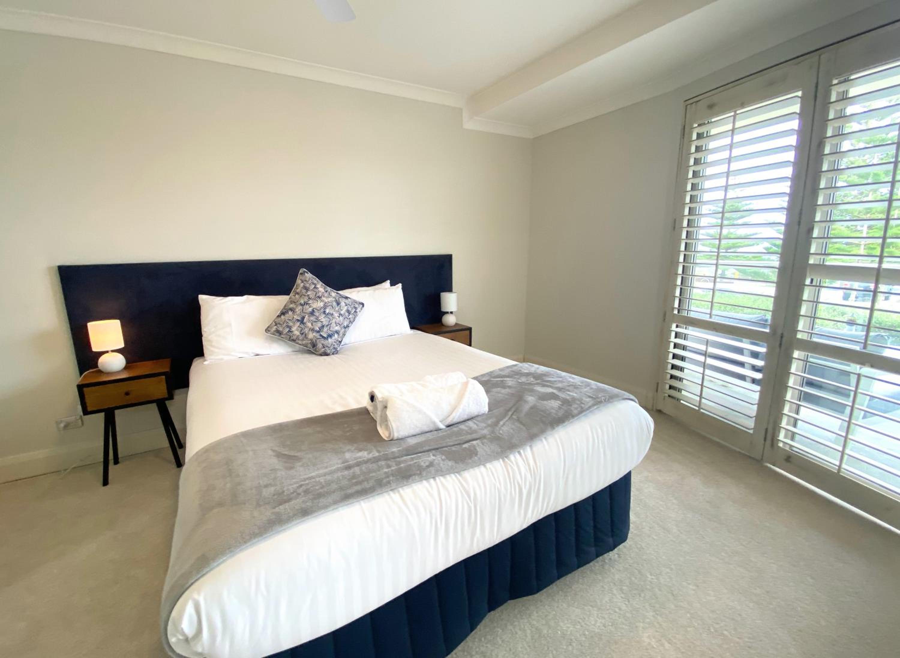 Sunset Shores Scarborough King Bed Beachfront