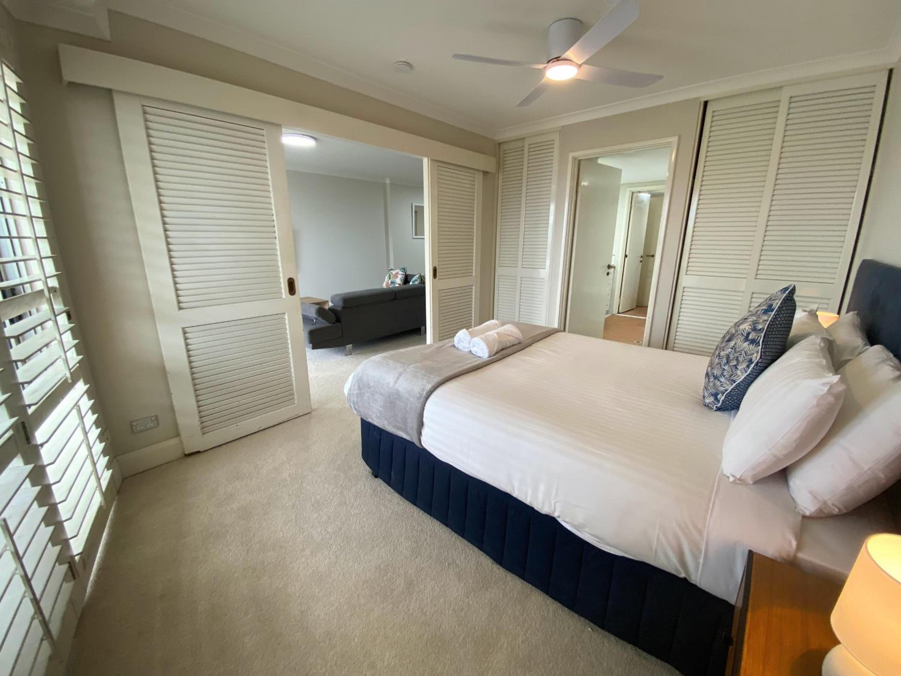 Sunset Shores Scarborough King Bed Beachfront