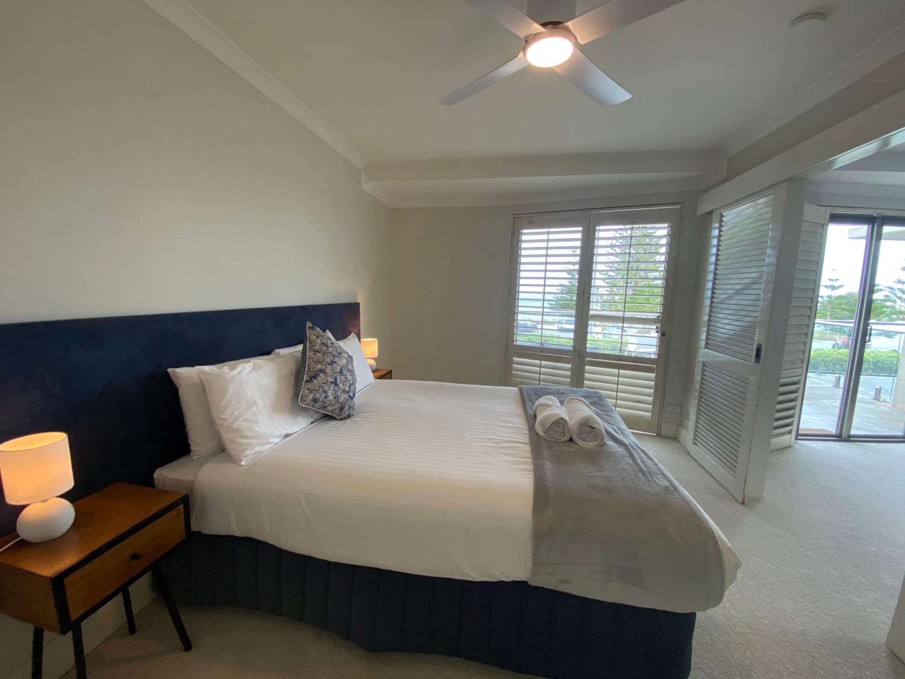 Sunset Shores Scarborough King Bed Beachfront