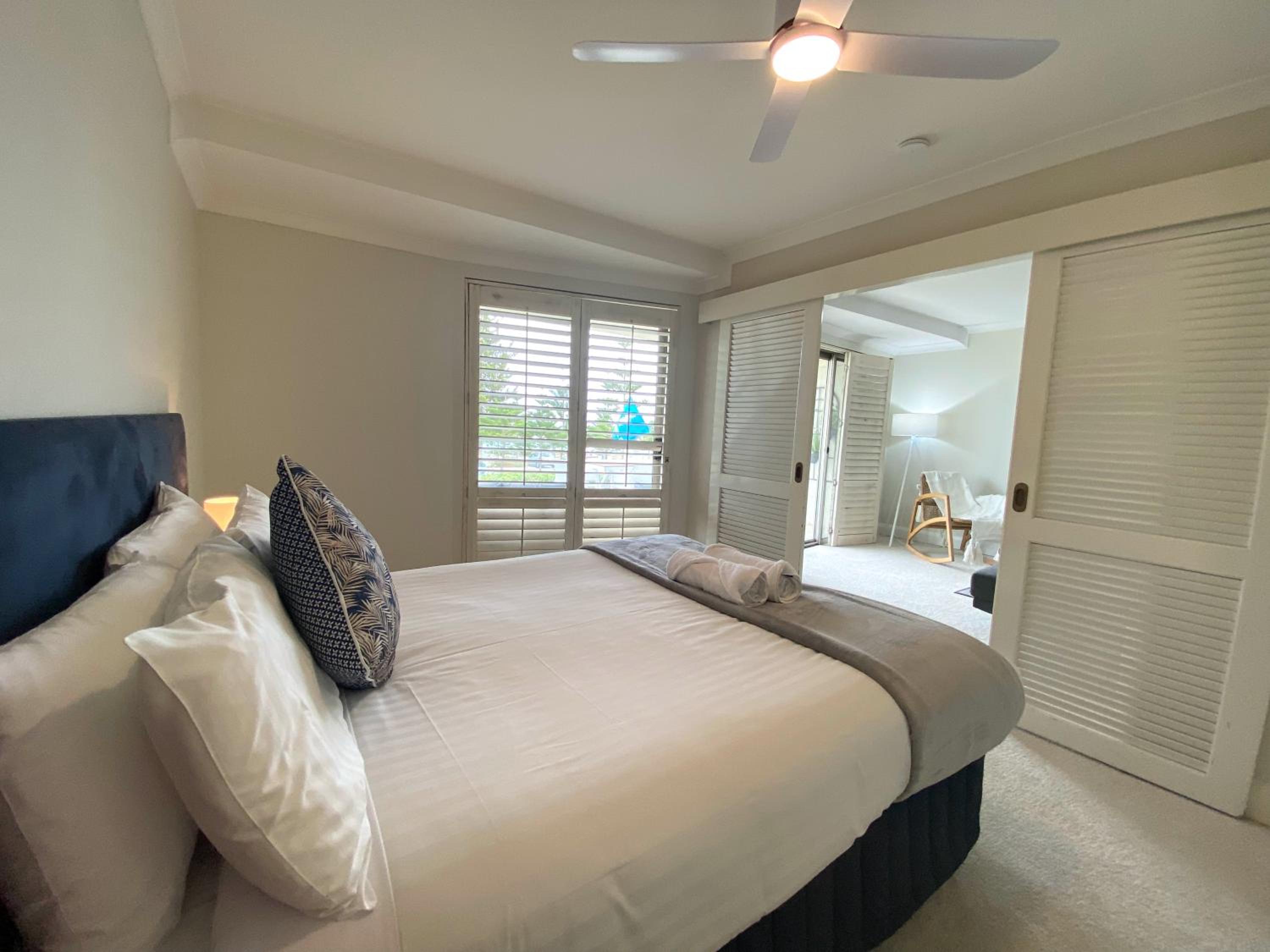 Sunset Shores Scarborough King Bed Beachfront
