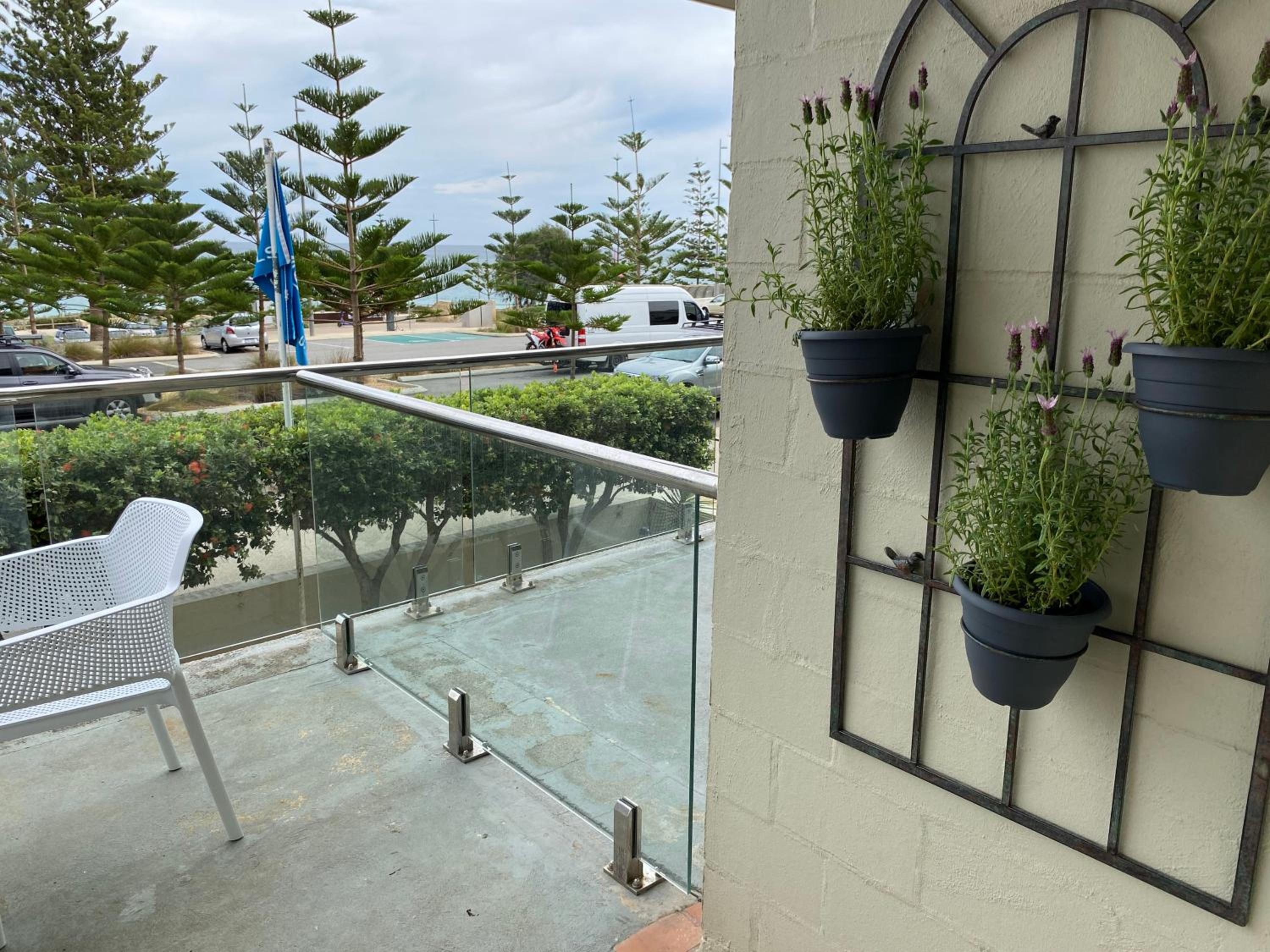 Sunset Shores Scarborough King Bed Beachfront