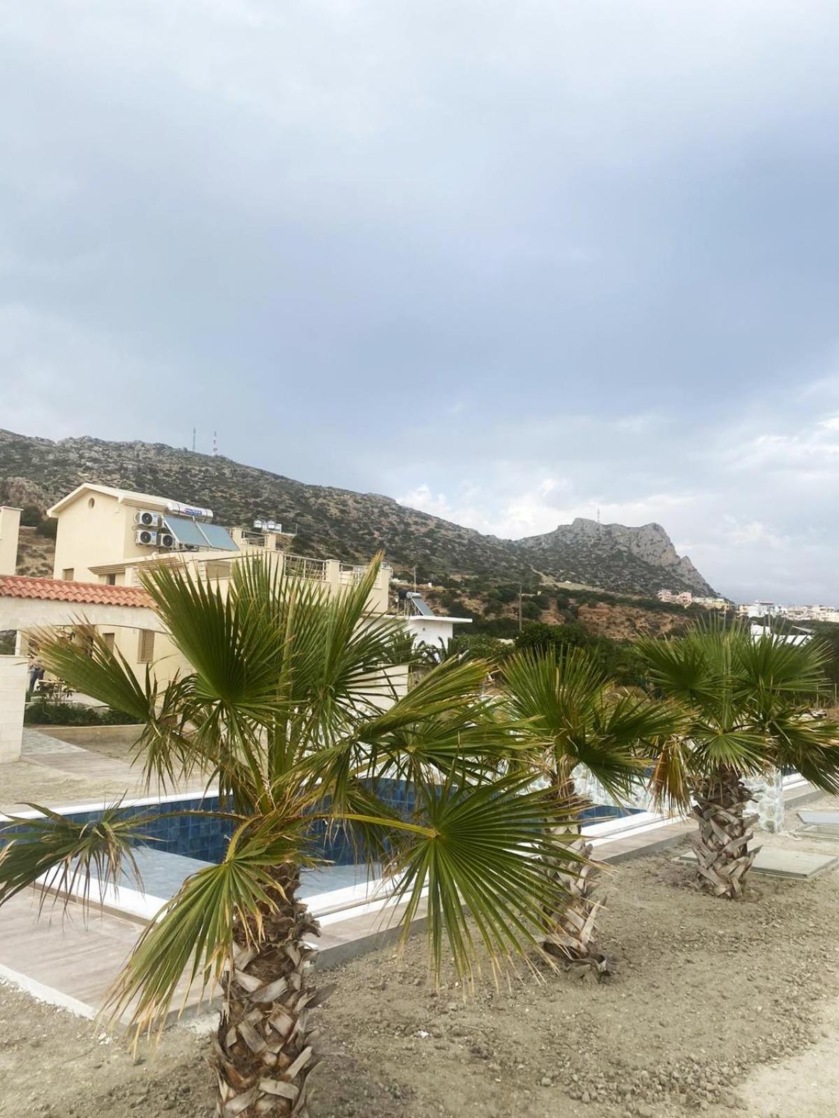 Paliochora Beachfront Escape, Milolithos Pool Retreats