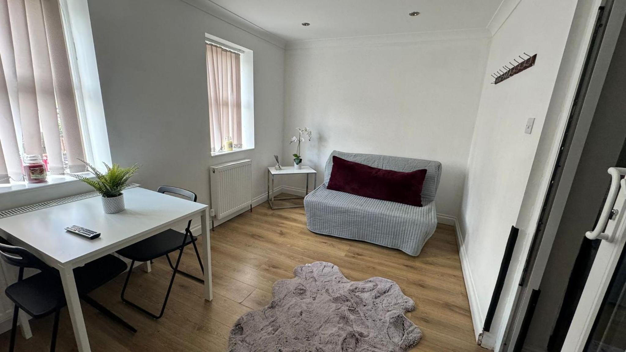 New Croydon Near Waddon Station!
