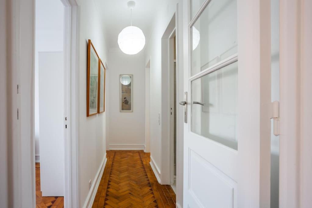 Spacious Tailor Made Flat in Areeiro view 3