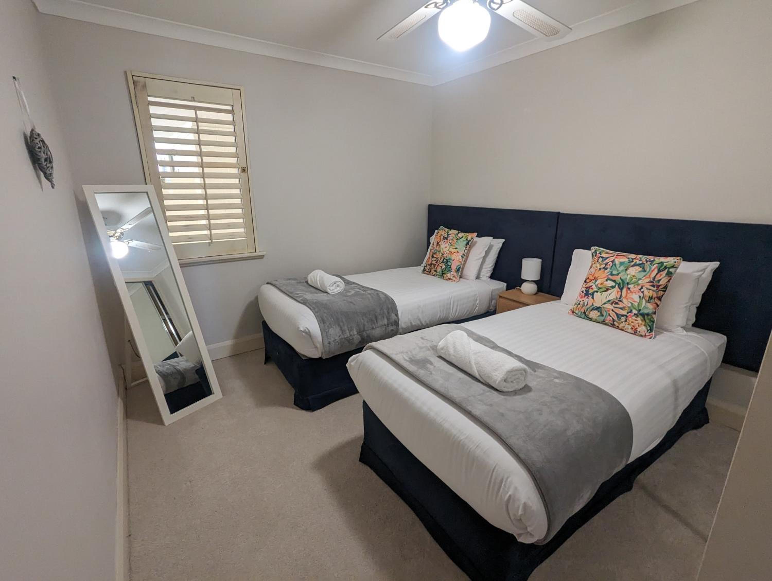 Sunset Shores Scarborough King Bed Beachfront