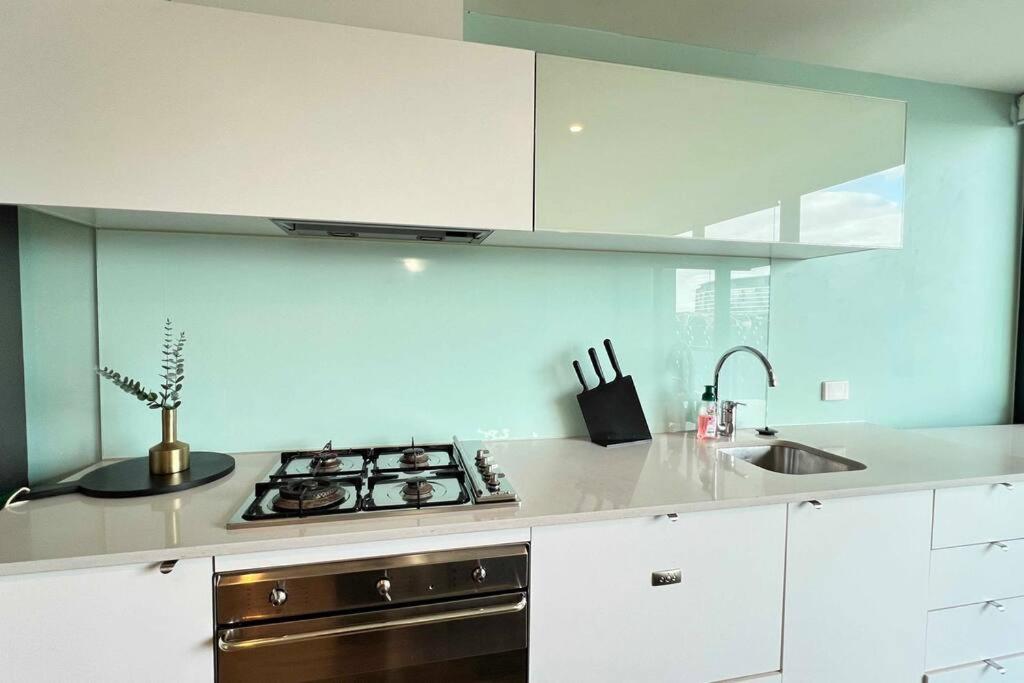 1BR CBD Opposite Southern Cross & Marvel Stadium!