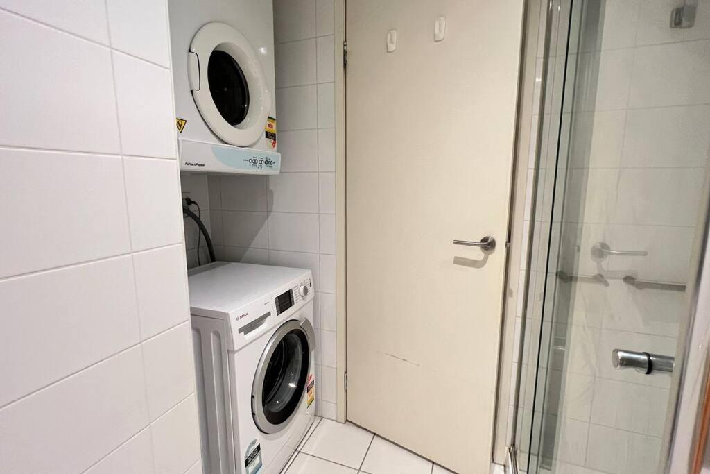 1BR CBD Opposite Southern Cross & Marvel Stadium!