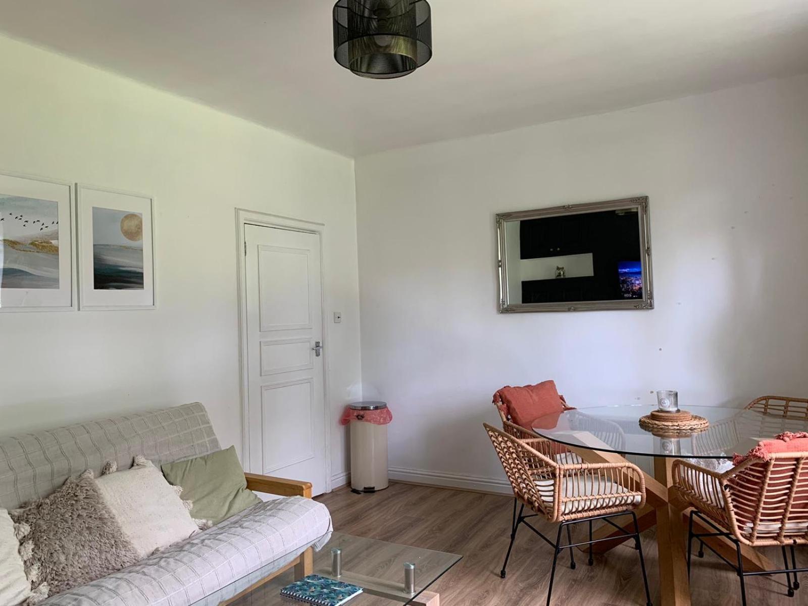 Linnet House - Relaxing - Leafy - Whole Apt- 2 Bed view 3