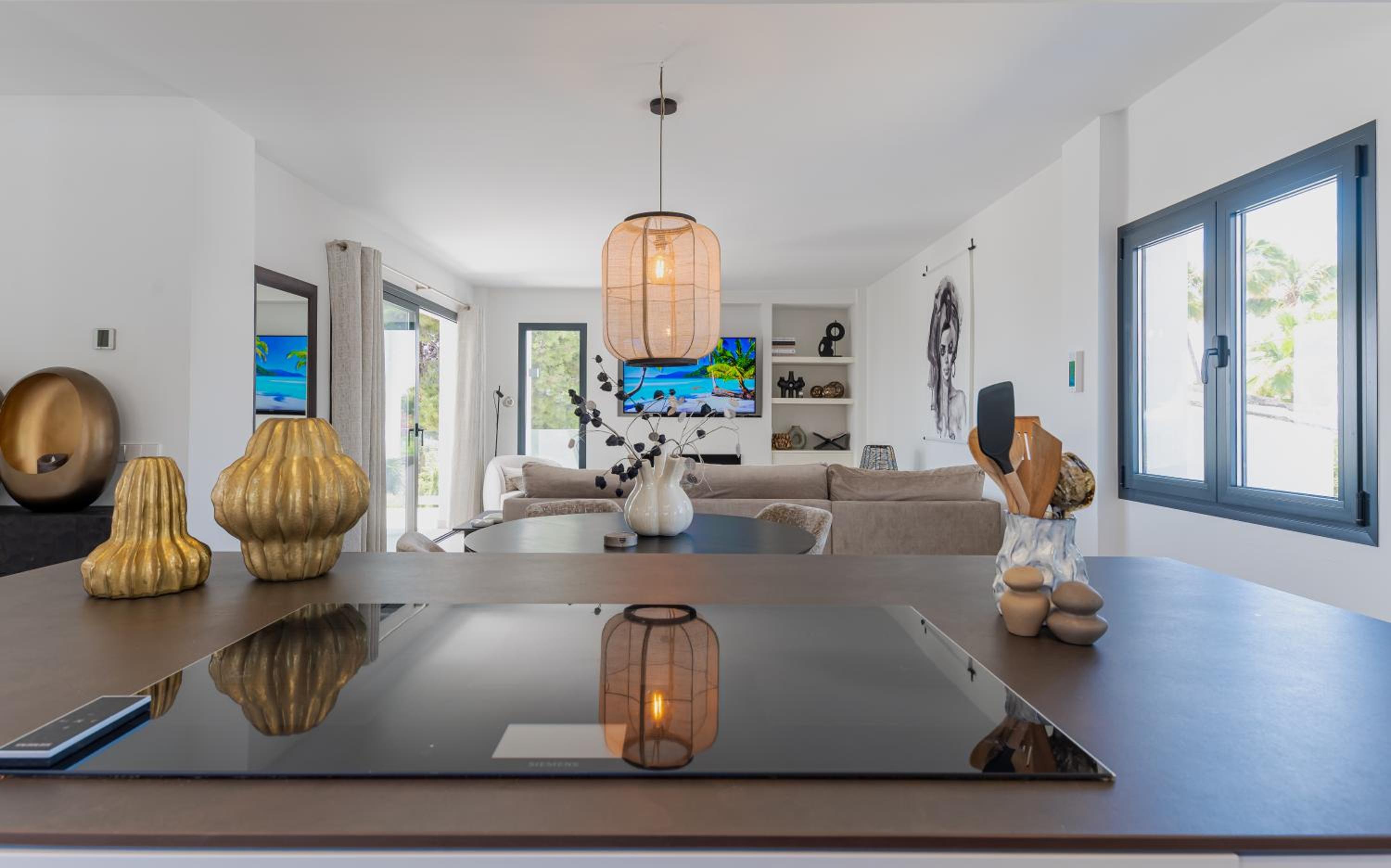 Wonderful Villa Near Beach with Mediterranean Views