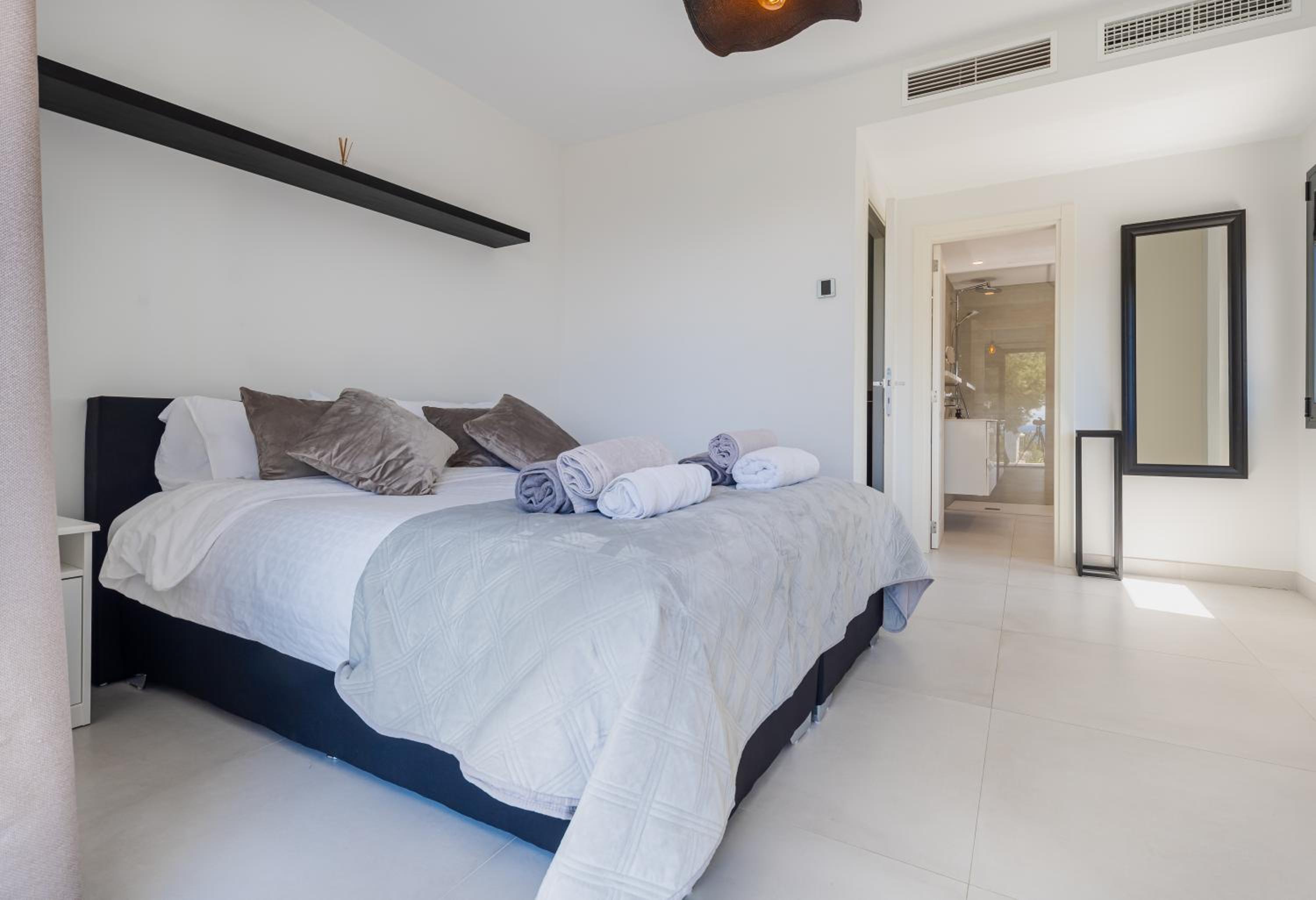 Wonderful Villa Near Beach with Mediterranean Views
