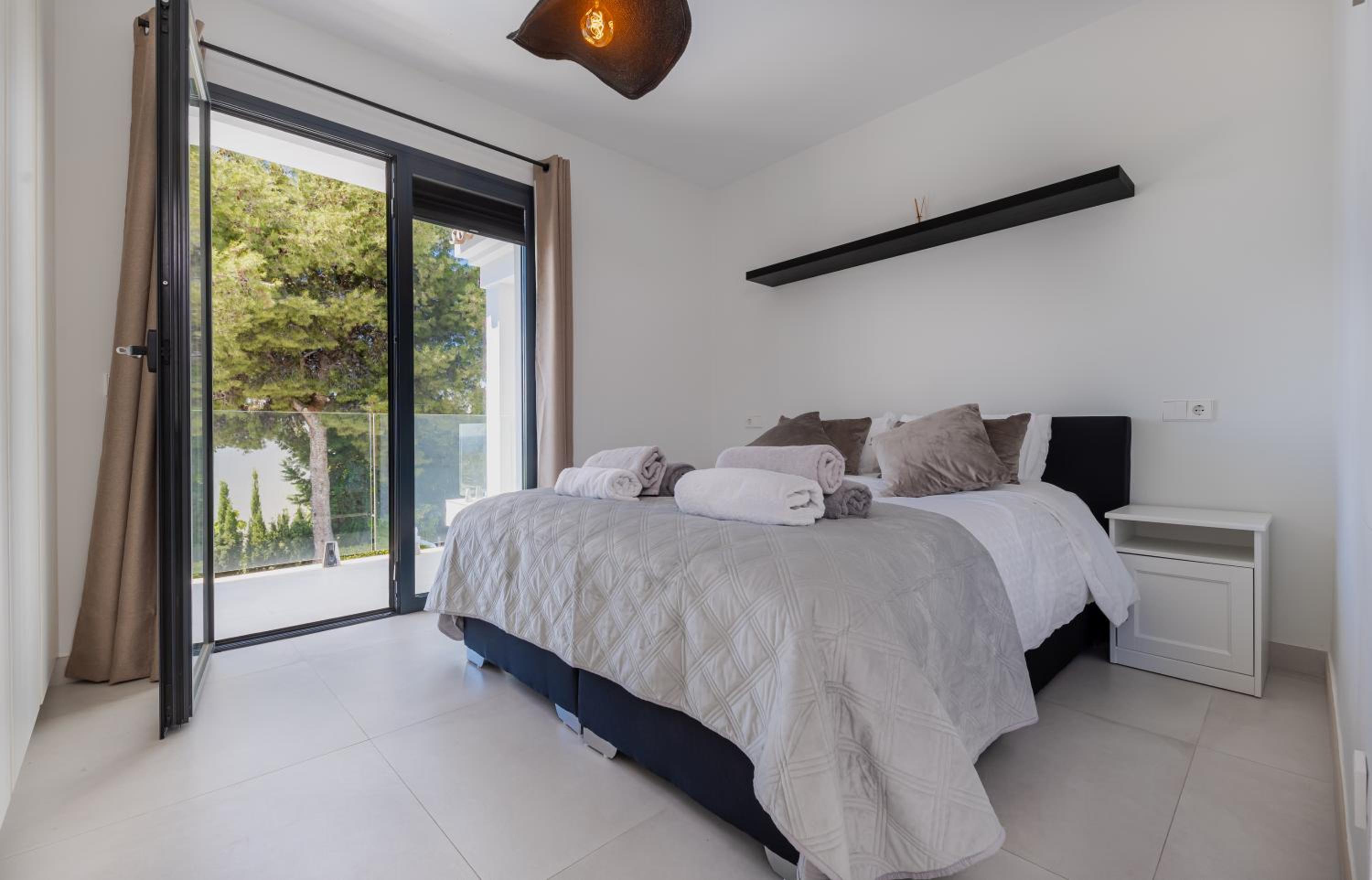 Wonderful Villa Near Beach with Mediterranean Views