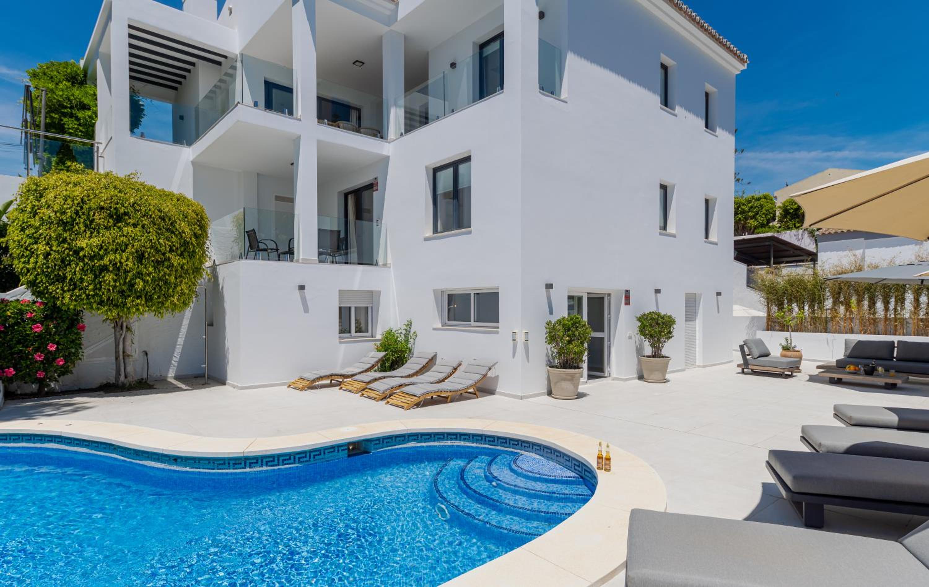 Wonderful Villa Near Beach with Mediterranean Views