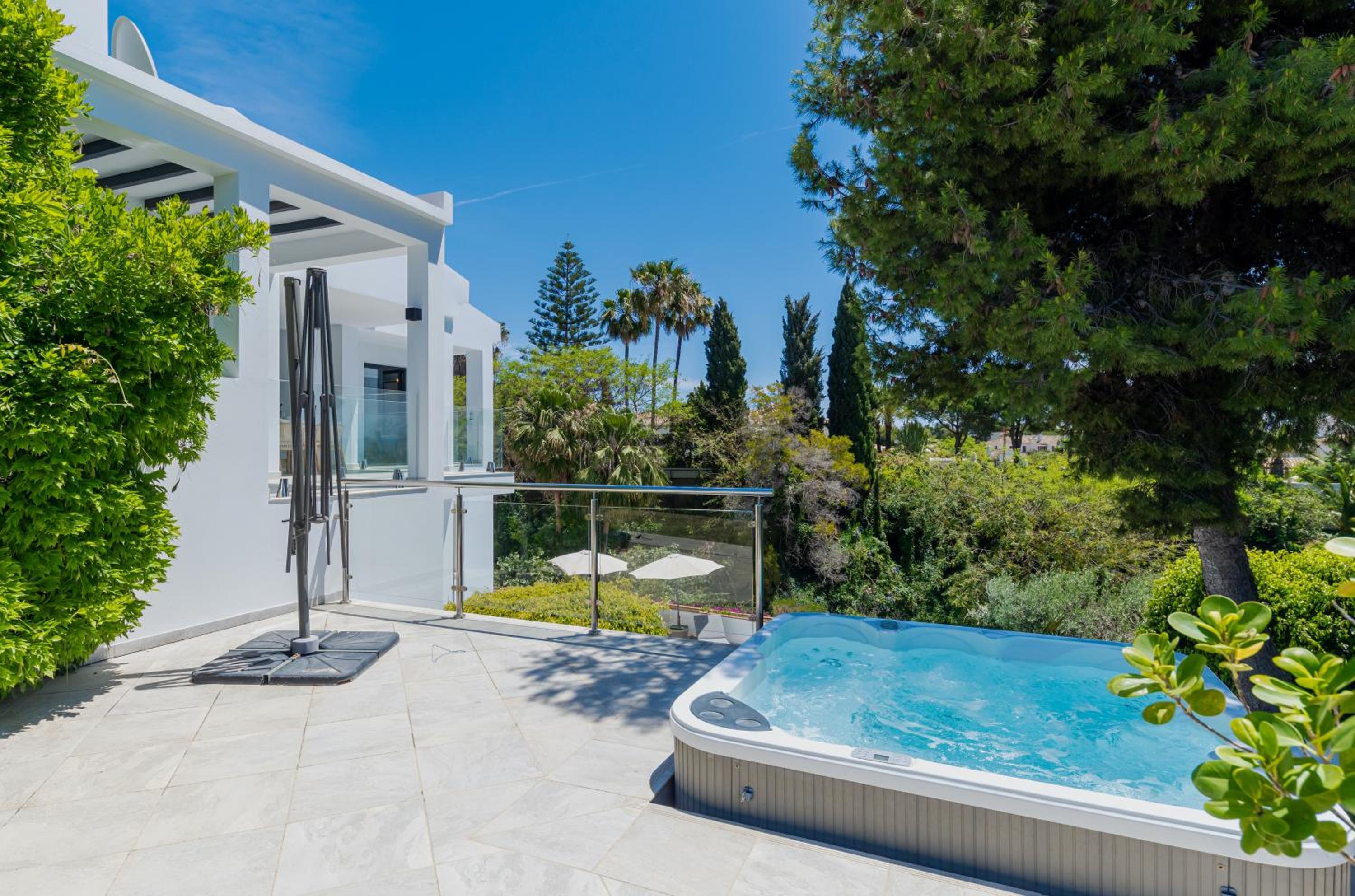 Wonderful Villa Near Beach with Mediterranean Views
