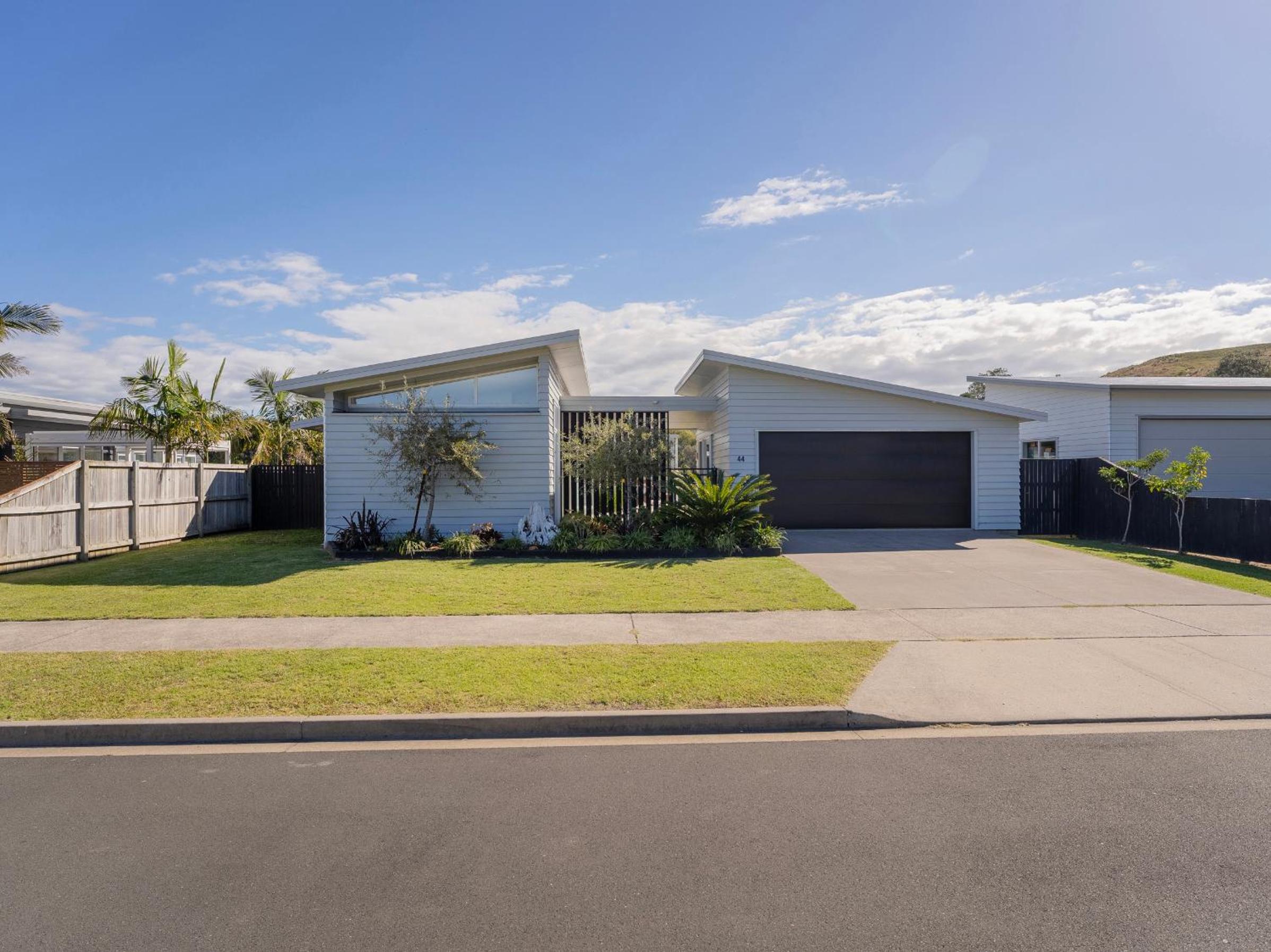 The Summer Stunner - Whitianga Holiday Home