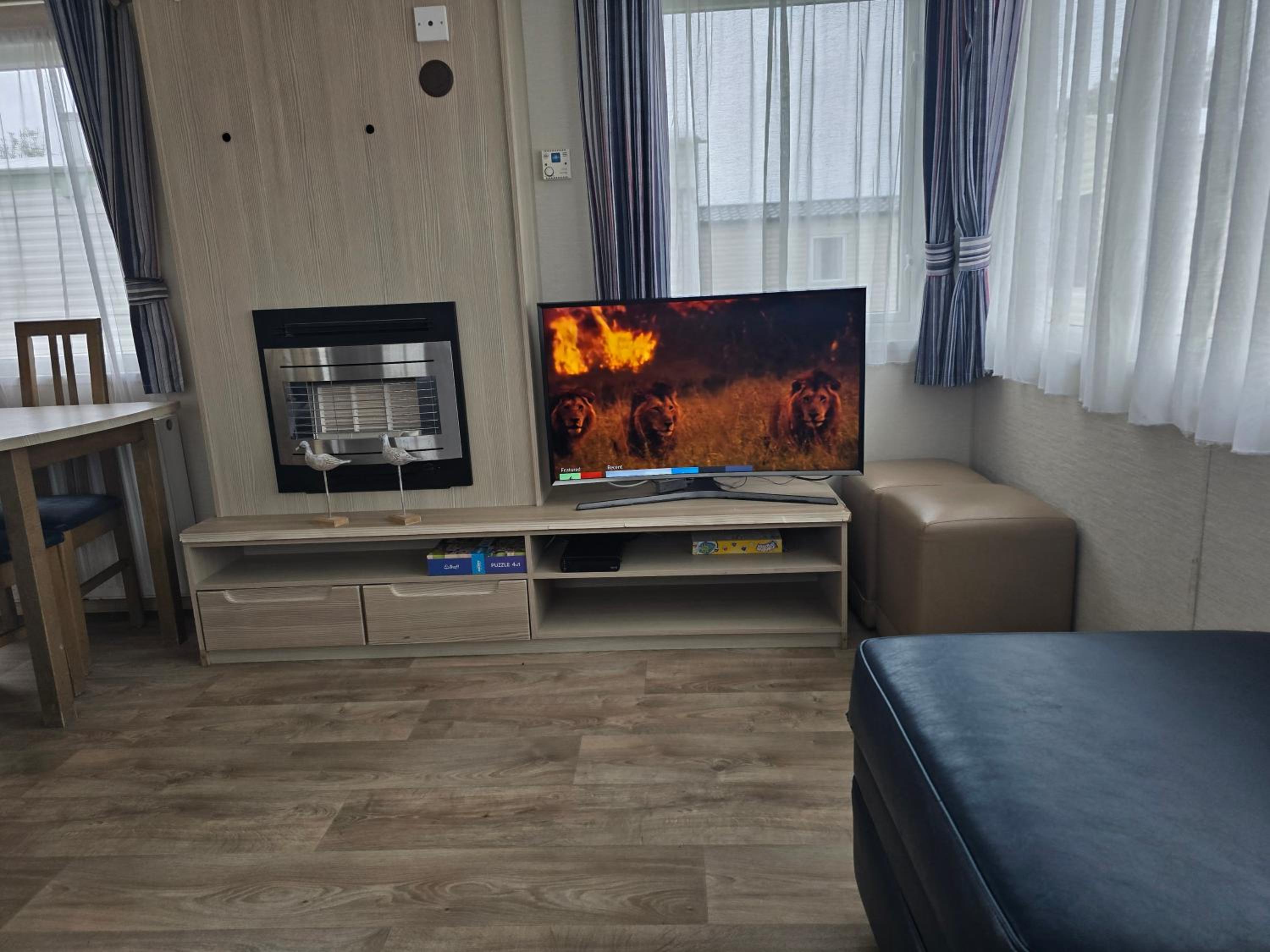 3 bed caravan Robin hood 8 fir tree view 3