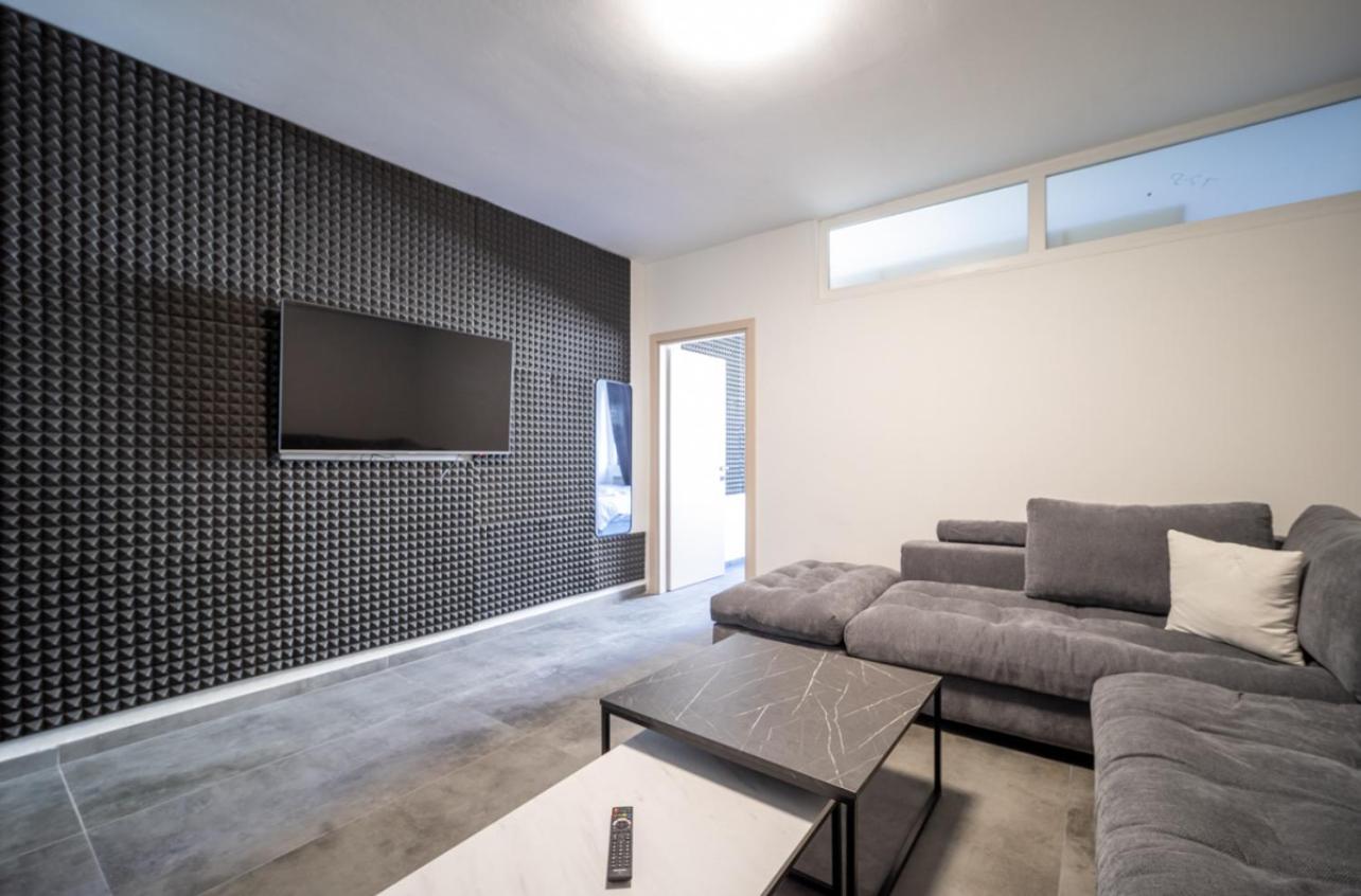 Exclusive ladadika apartment 3 view 5