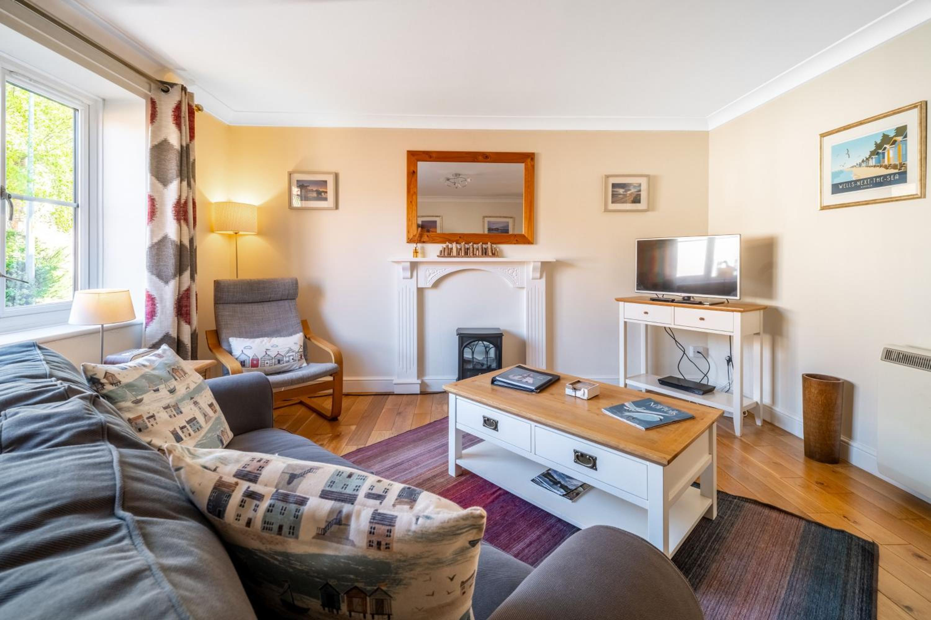 Curlew Apartment