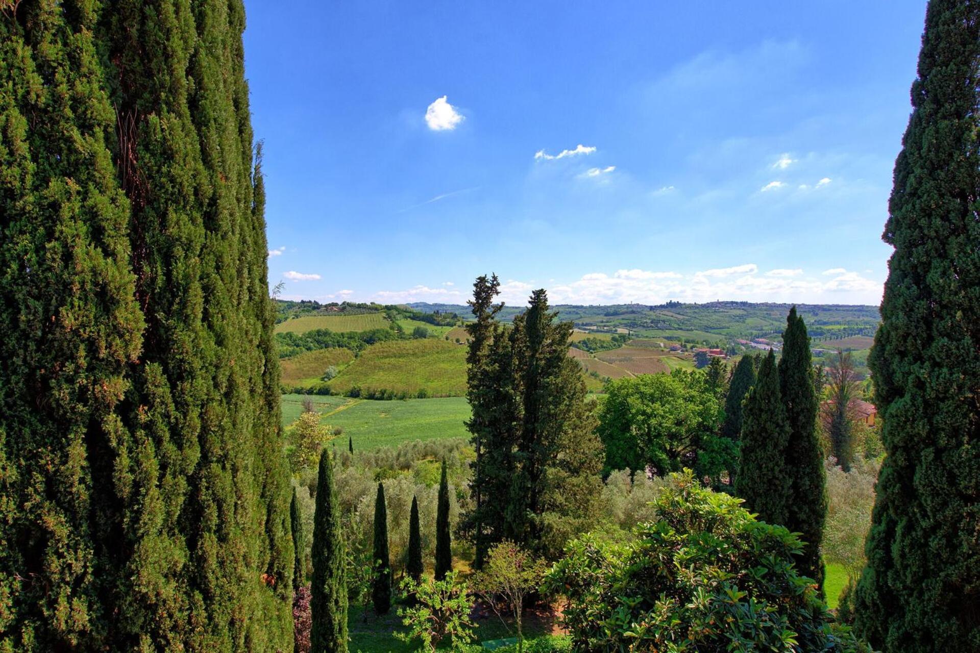 Castello di Montegufoni by PosarelliVillas
