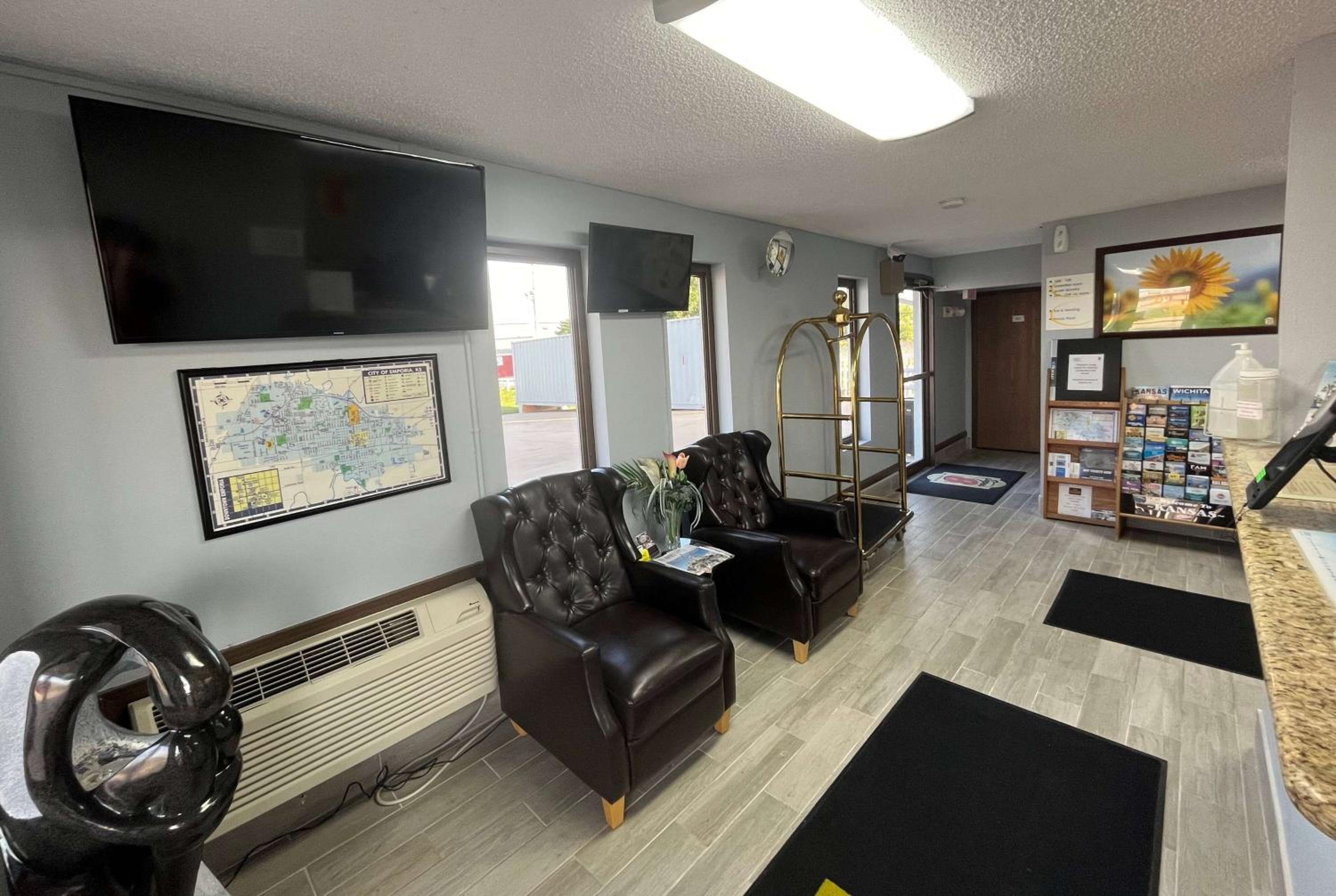 Emporia Vacations - Super 8 by Wyndham Emporia - Property Image 19