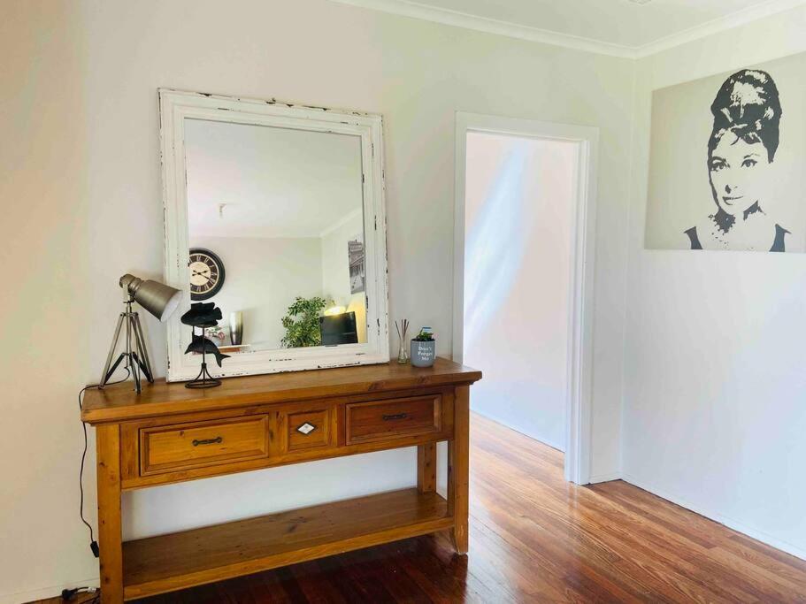 D122 Lovely London Home