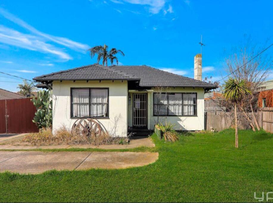 D122 Lovely London Home