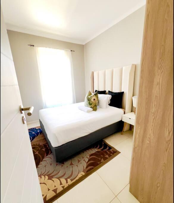 Luthando Luxury Nest - 2bedroom, in Midrand near Mall of Africa view 4