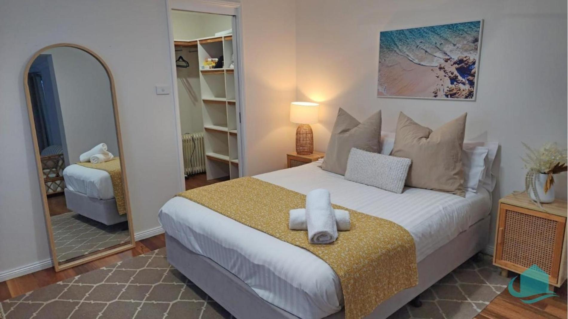 Splendour Hideaway - Luxury pool at Caves Beach