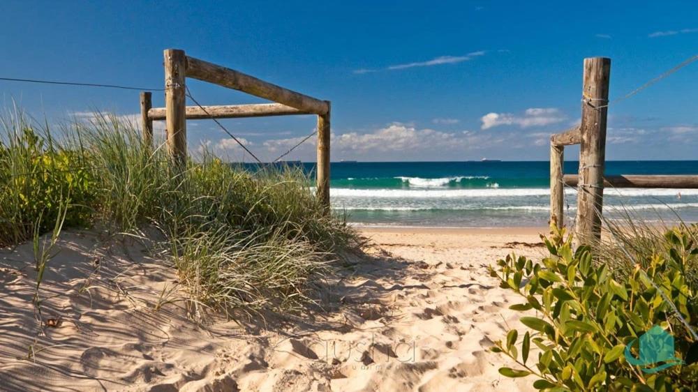 Splendour Hideaway - Luxury pool at Caves Beach