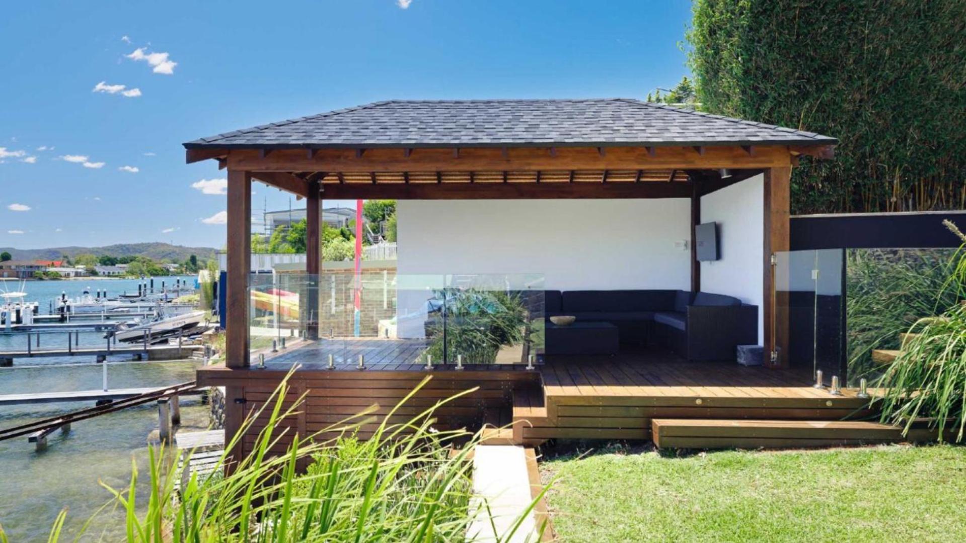 'Riverside Retreat - Absolute Waterfront' by HolidayCo
