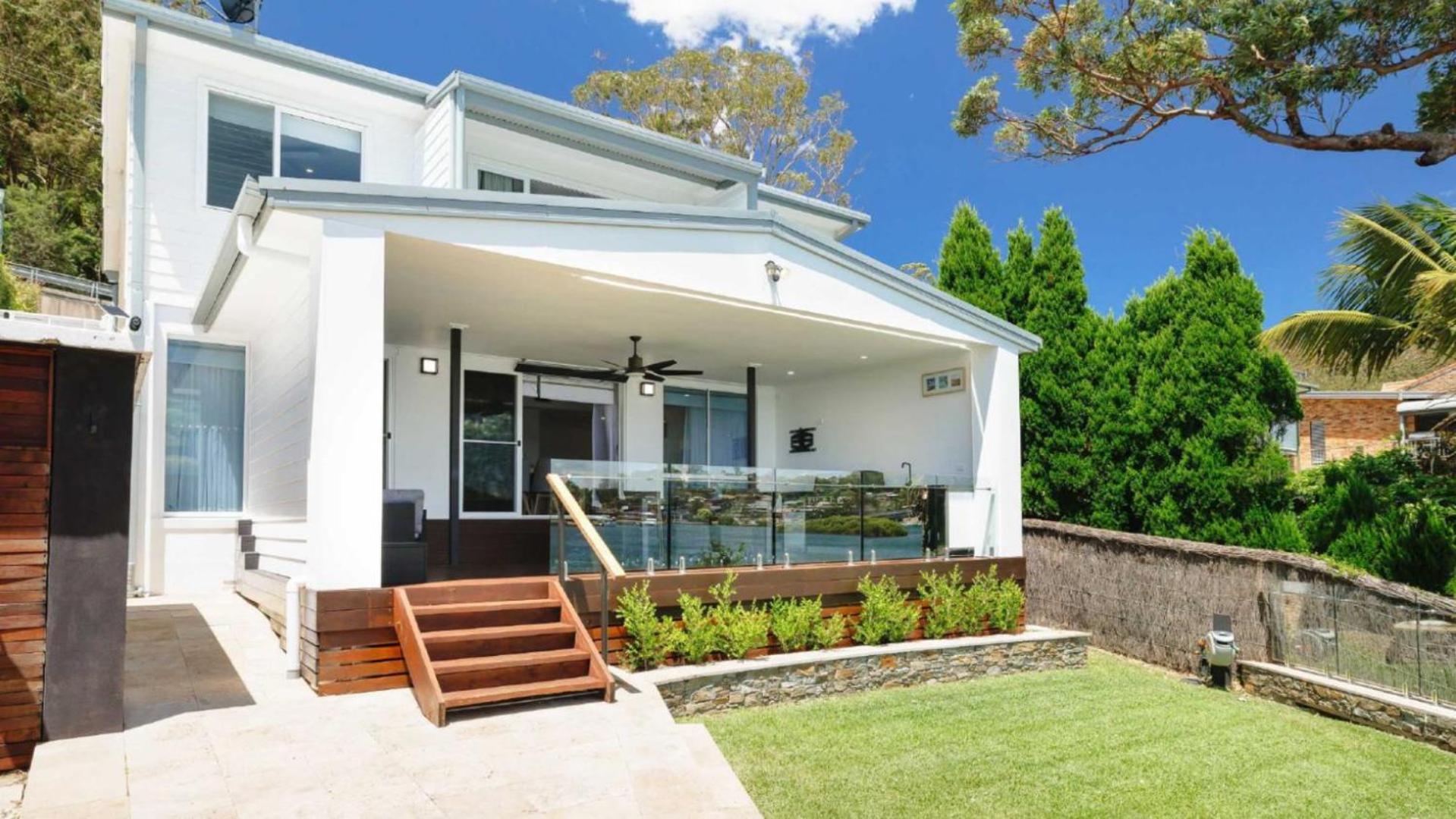 'Riverside Retreat - Absolute Waterfront' by HolidayCo