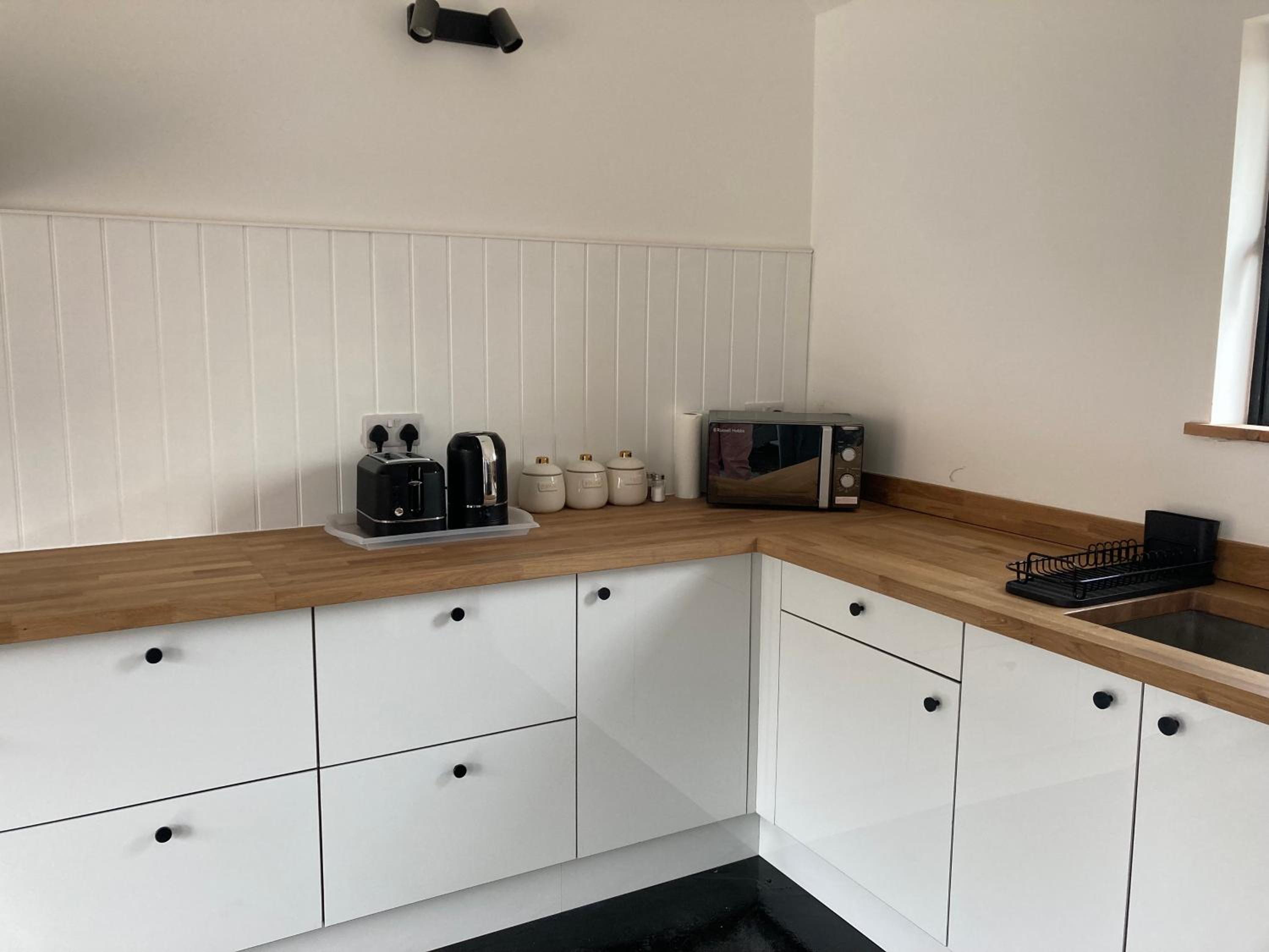 The Stables, Modern 2 bed, 4 person, Rural Barn Conversion with Great Access view 5