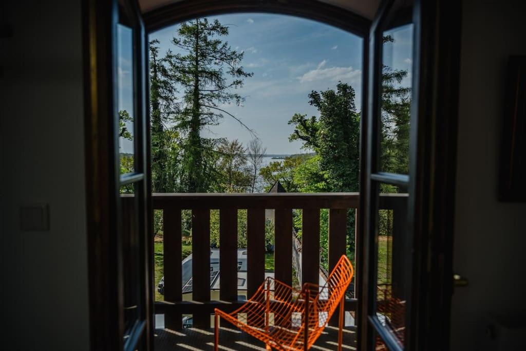 Lake house with sun terrace for 8 guests - Property Image 22