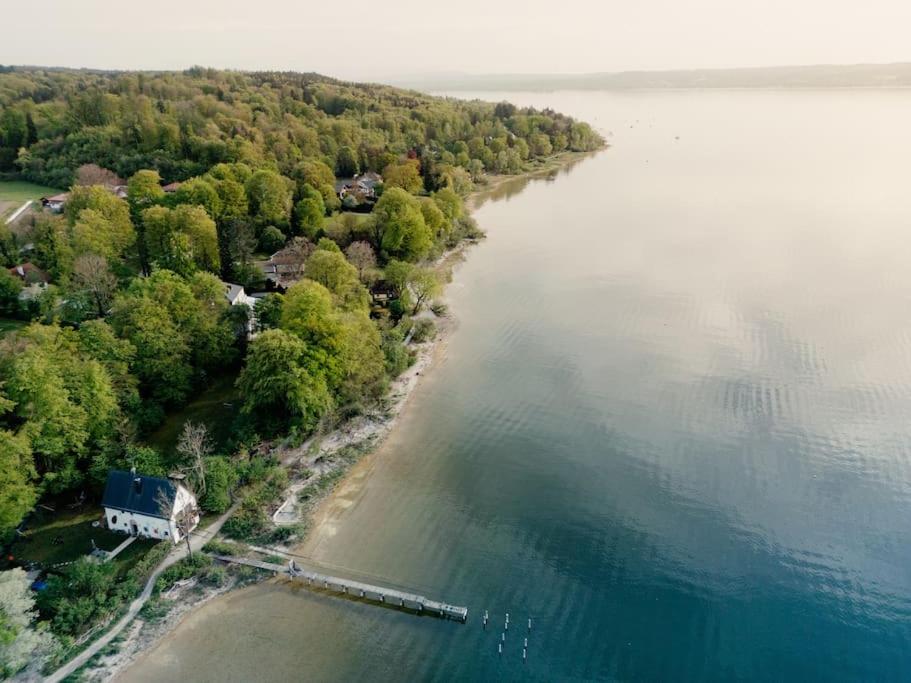 Lake house with sun terrace for 8 guests - Property Image 38