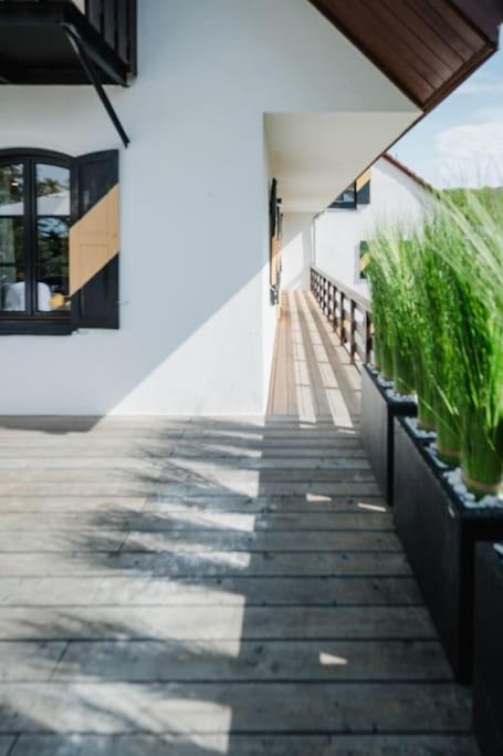 Lake house with sun terrace for 8 guests - Property Image 39