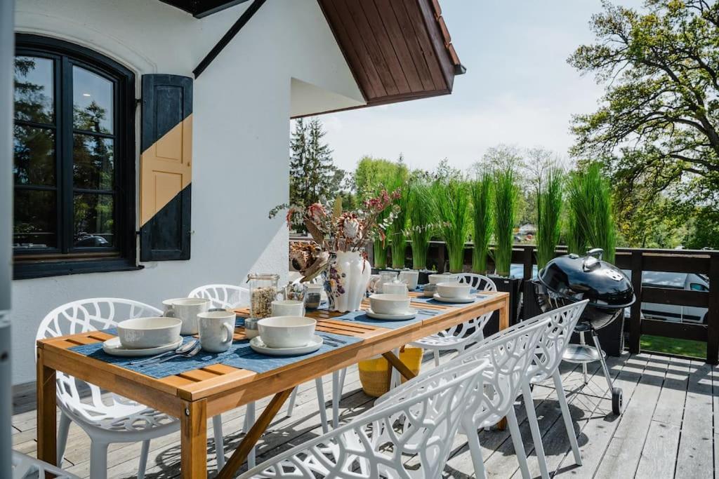 Lake house with sun terrace for 8 guests - Property Image 3